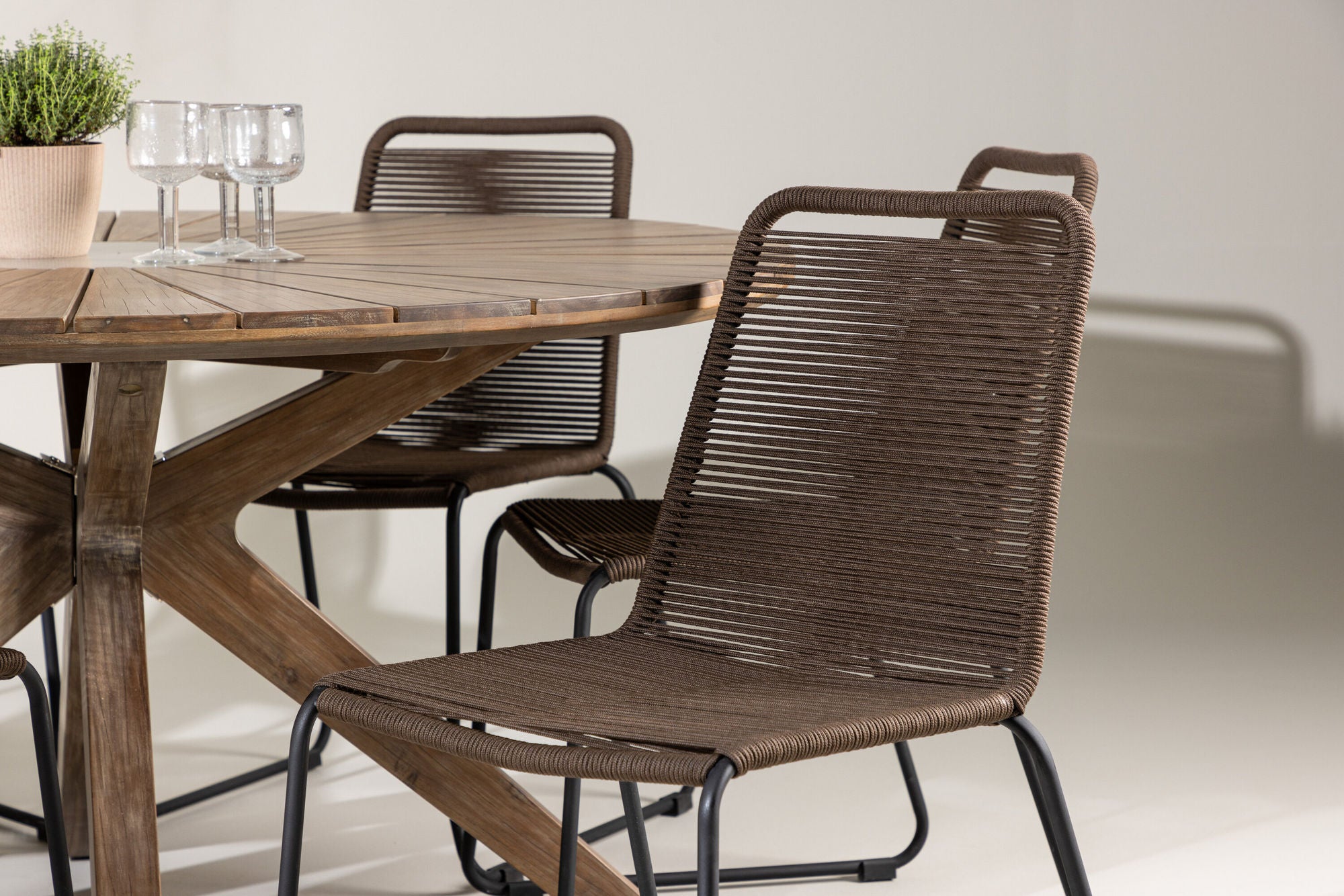 Venture Home Rosario spisebord- Teak Ø140 +Lindos Diningchair Aluminium - Black / _6