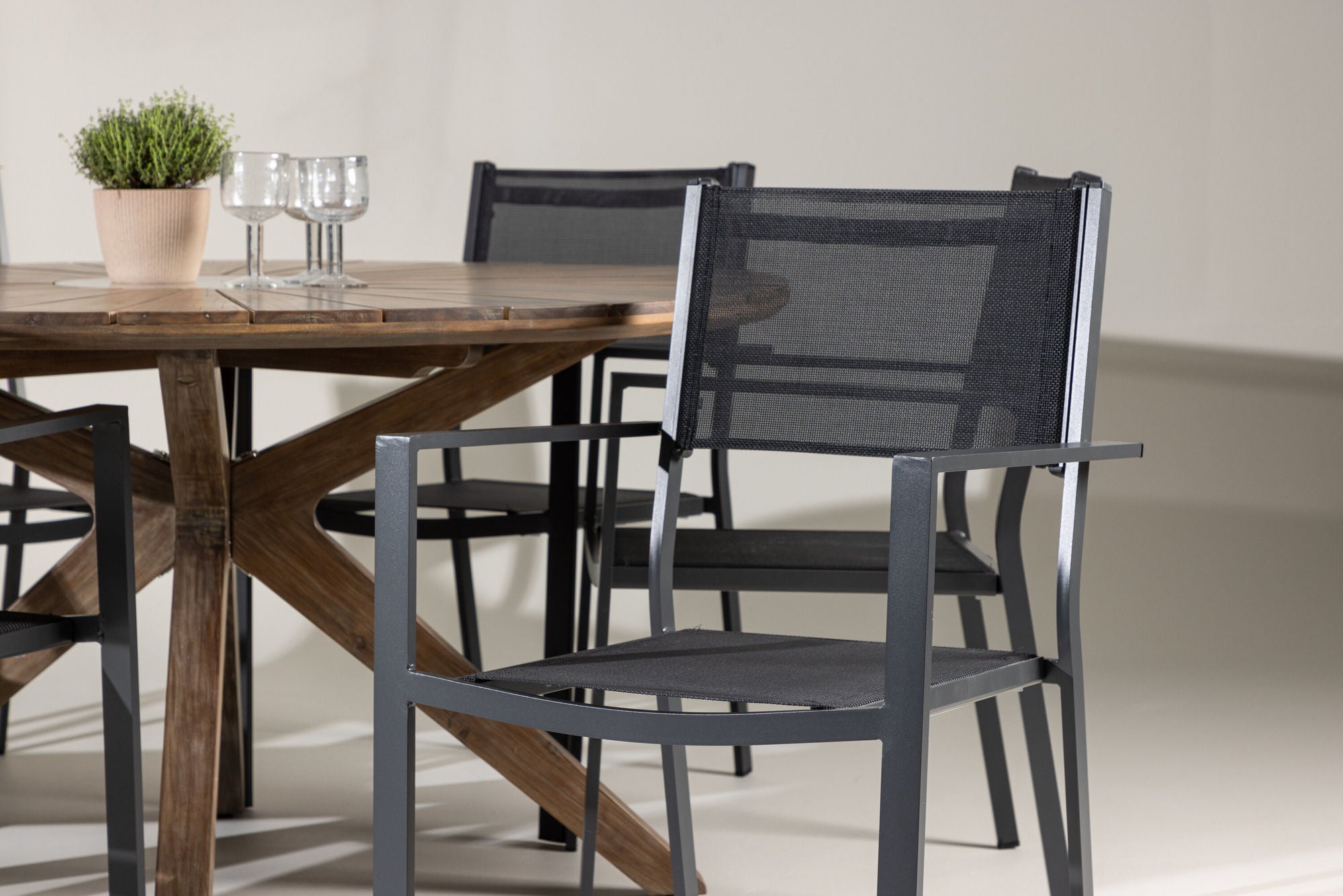 Venture Home Rosario spisebord- Teak Ø140 +Copacabana Stacking stol - Black/Black - Ersätter 4131-408 _6