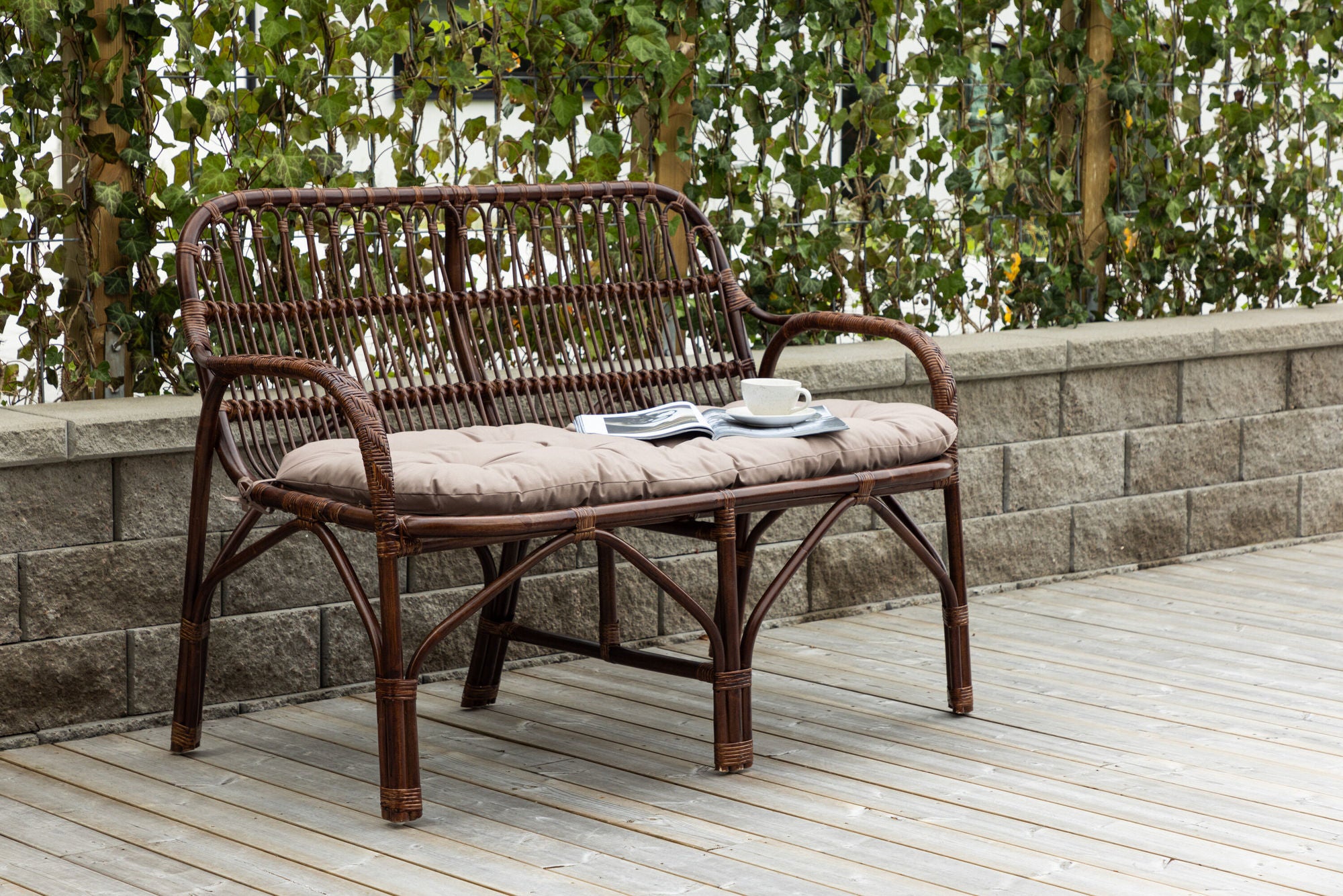 Venture Home Nella Sofa Rattan - Dark walnut / Beige