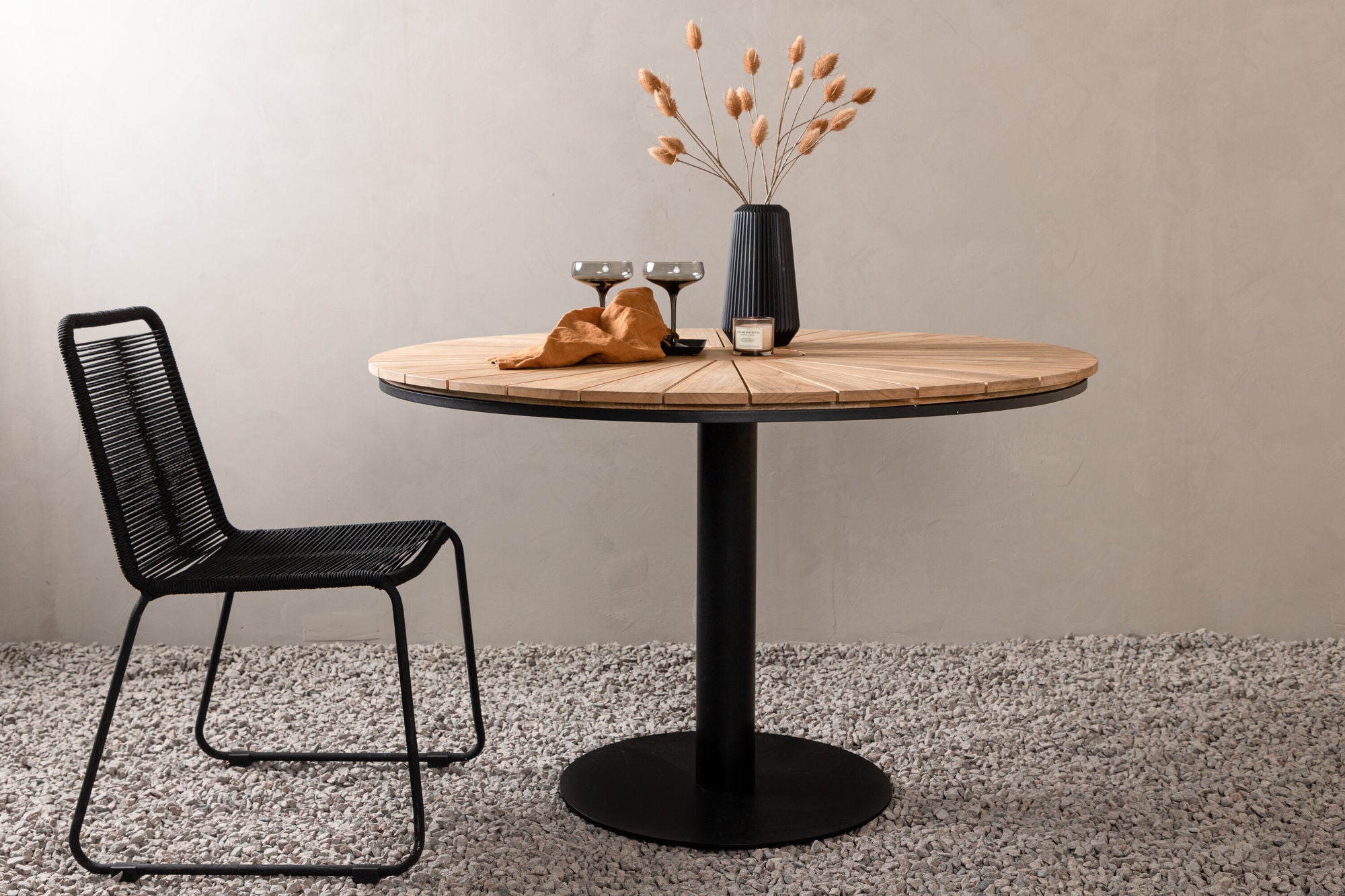 Venture Home Croft Diningbord Aluminium - Black / Teak rund ø120**
