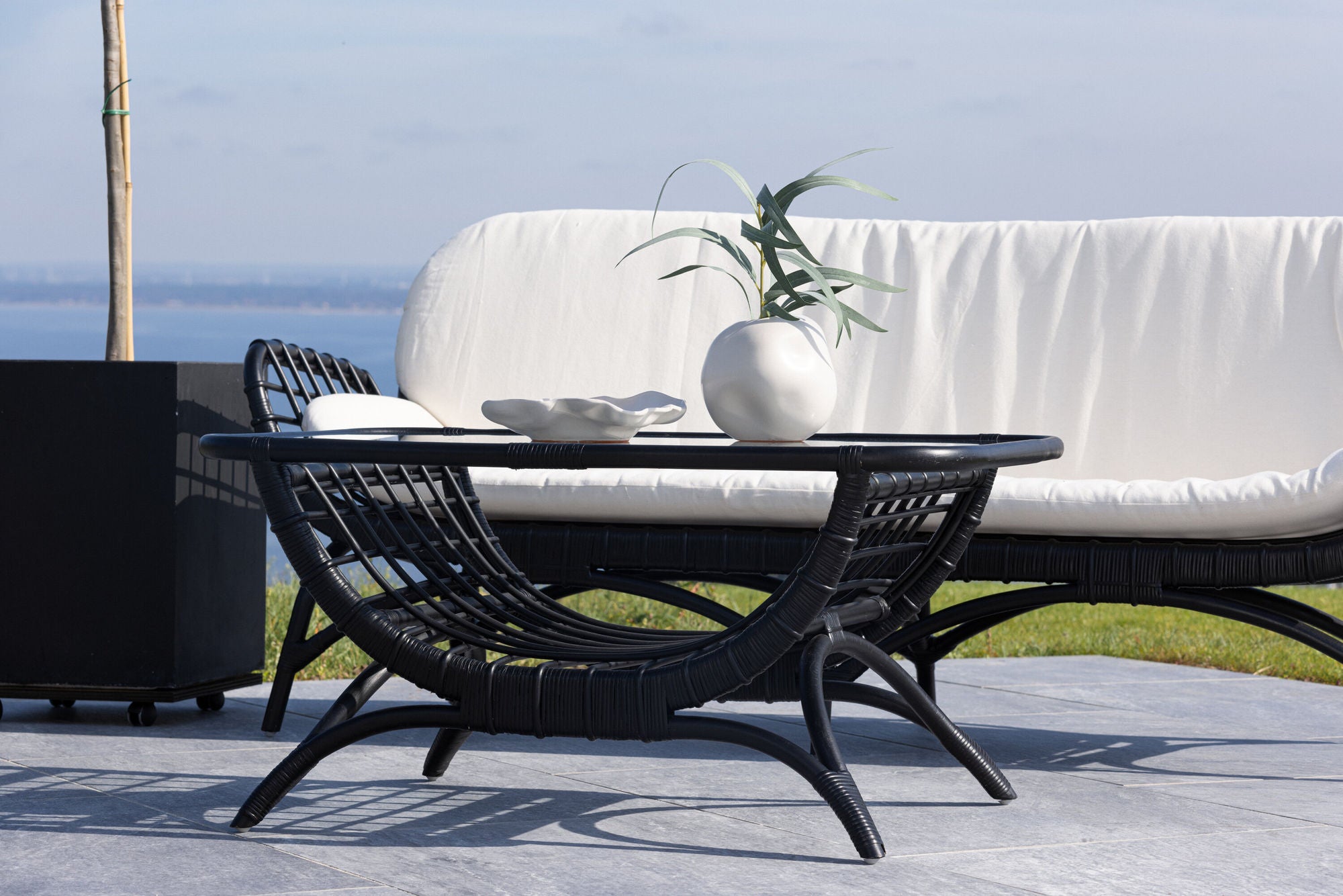 Venture Home Moana Sofa bord - Black Rattan / Clear Glass