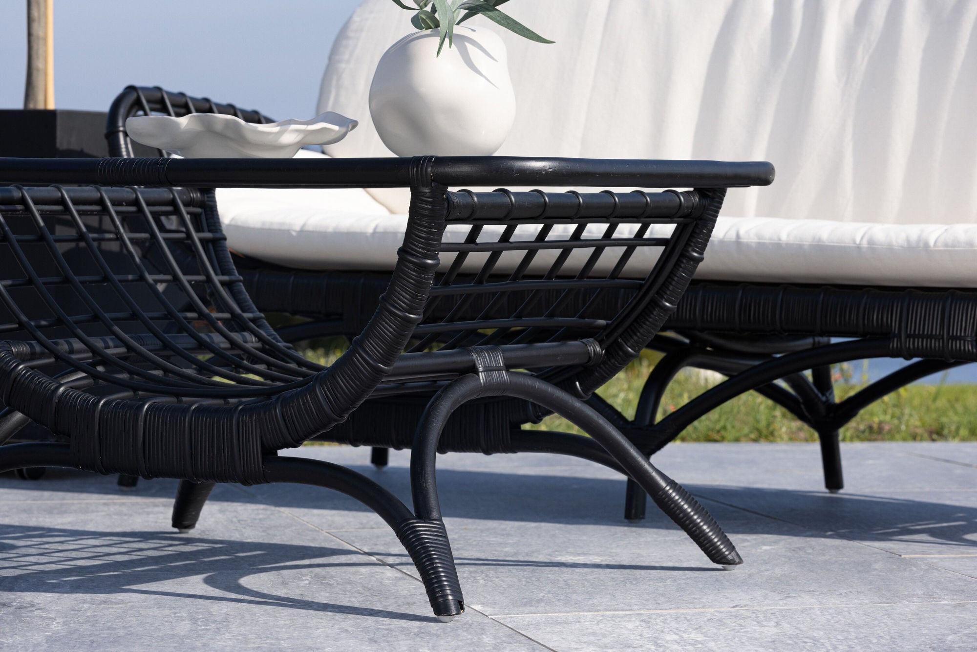 Venture Home Moana Sofa bord - Black Rattan / Clear Glass