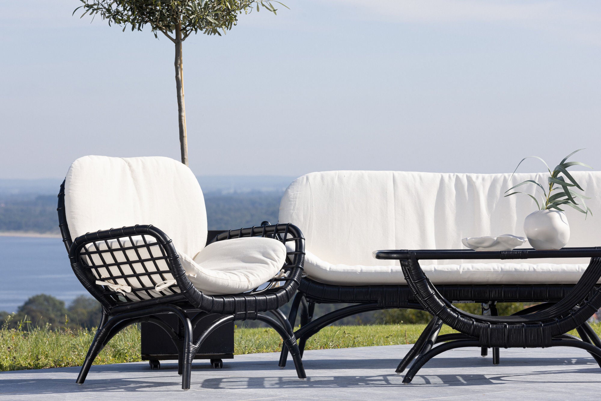 Venture Home Moana Single stol - Black Rattan / White Spunpolyster