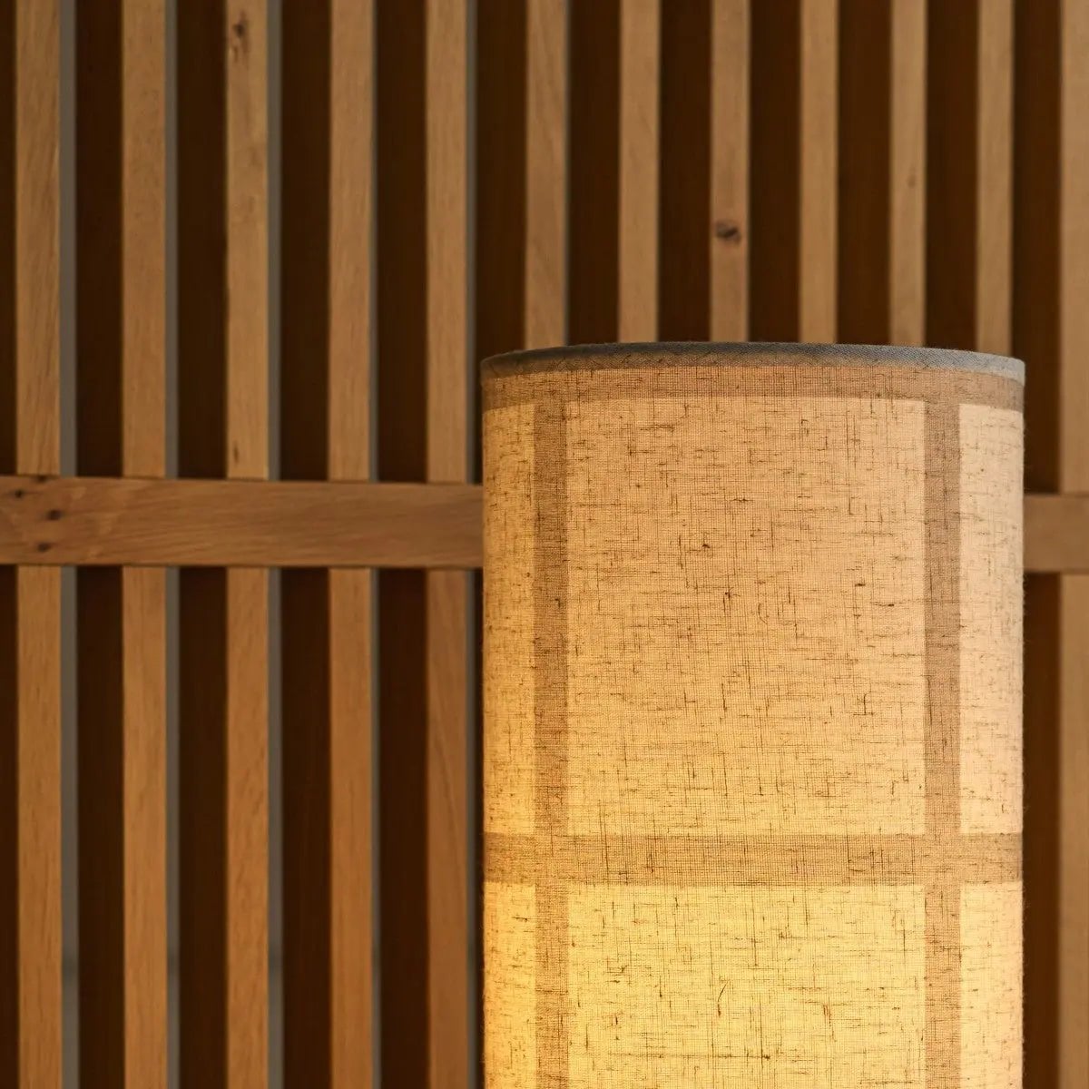 Sakura Mørkebrun Bordlampe | Linenmix skærm & stilfuld belysning