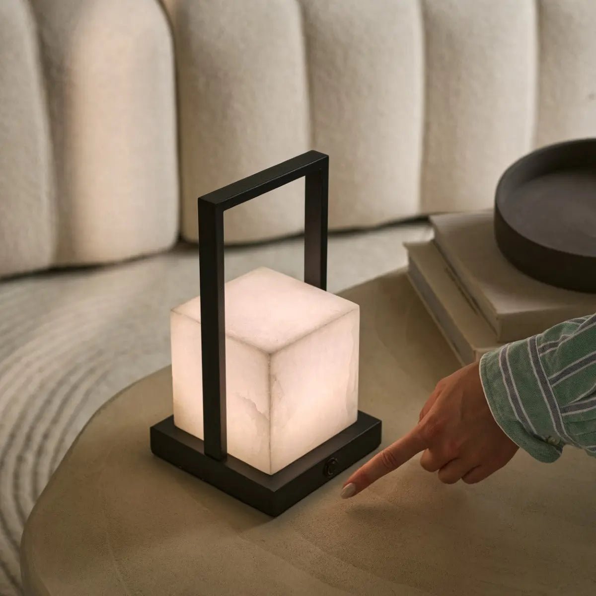 Nola Alabaster Genopladelig Bordlampe