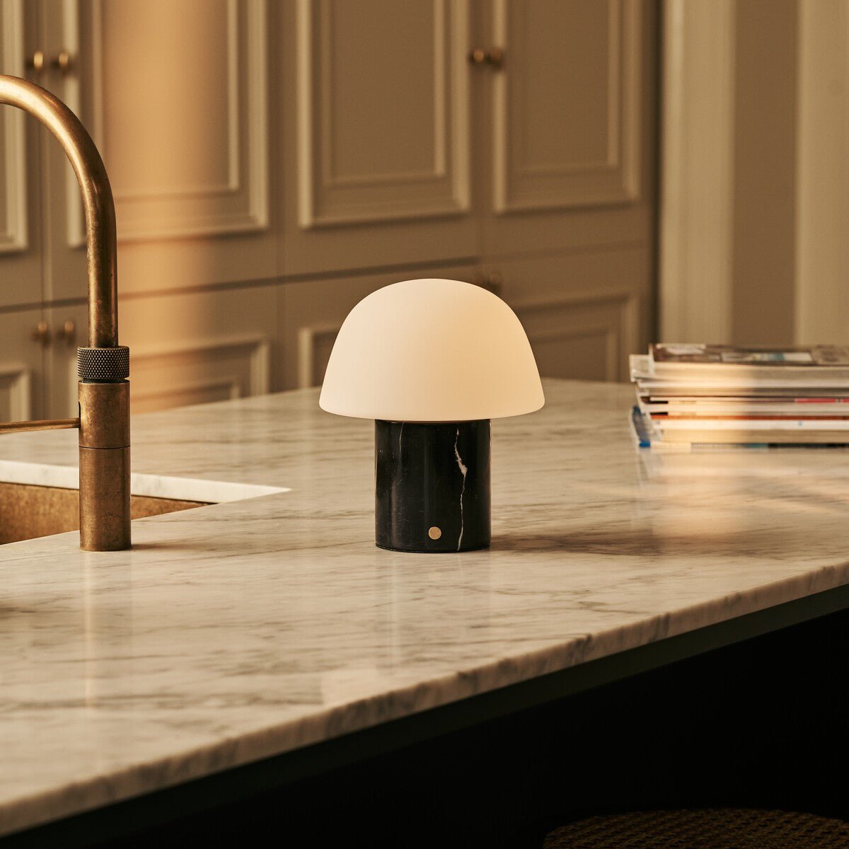 Maes Black – Nero Marquina Marmor genopladelig bordlampe