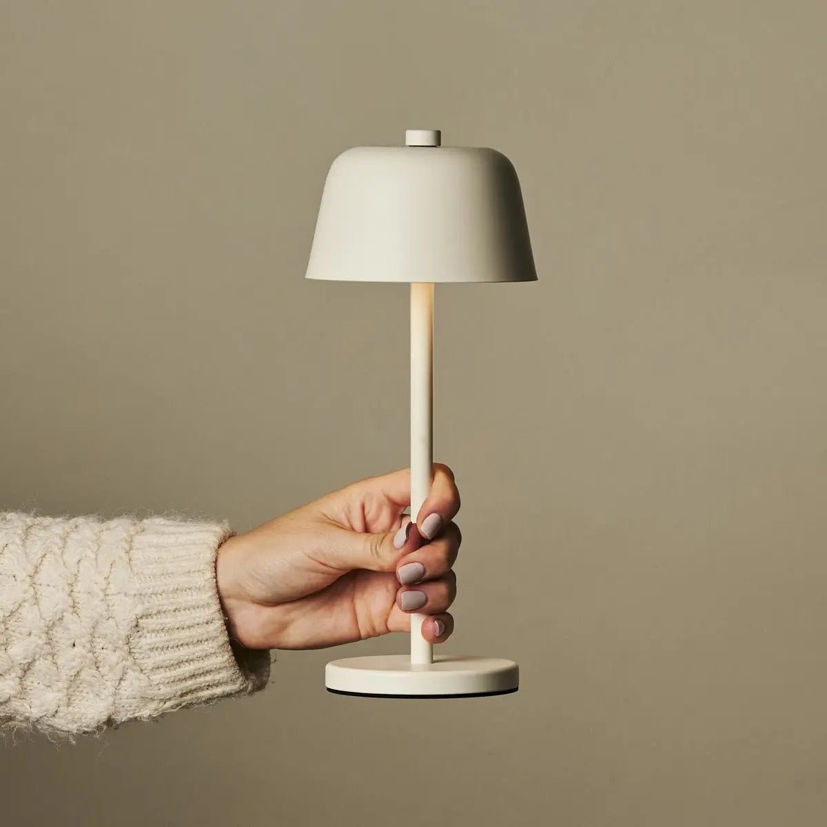 Anton Vanilla Genopladelig Bordlampe