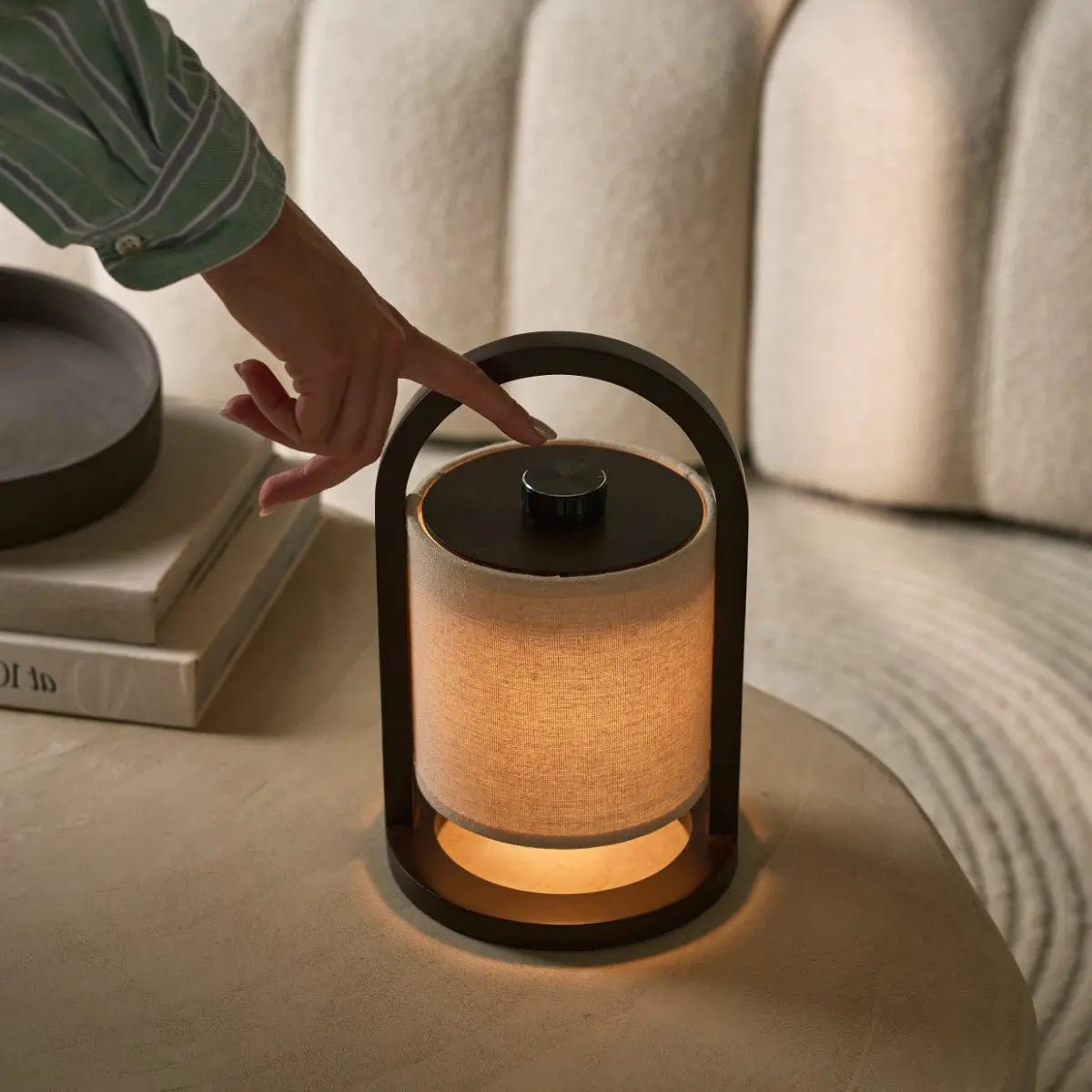 River Mørkebrun genopladelig træ bordlampe