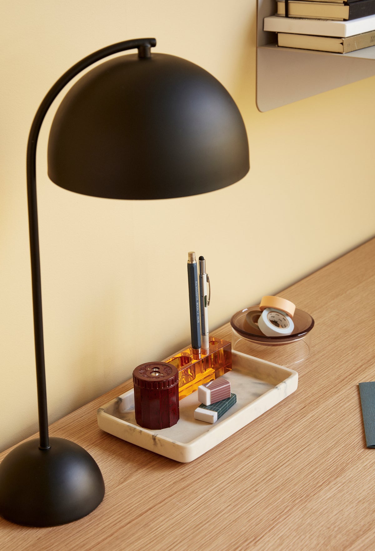 Form bordlampe, sort