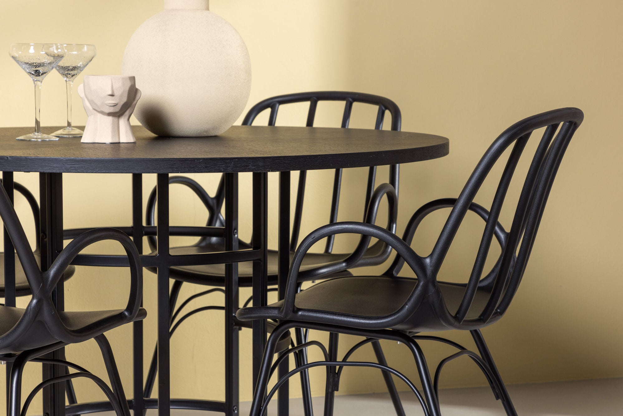 Venture Home Copenhagen spisebord - Black / Black Veneer +Dyrön Spisebordsstol - Black Polypropylene _4