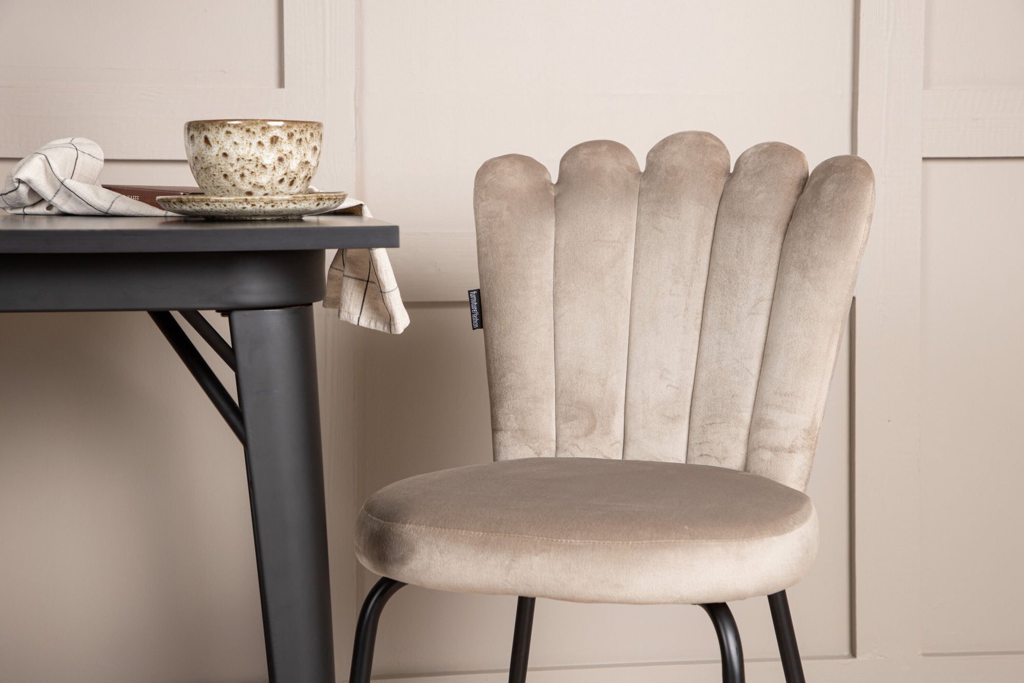 Venture Home Tempe spisebord - Black / Black MDF +Limhamn Light stol - Black / Beige Velvet _2