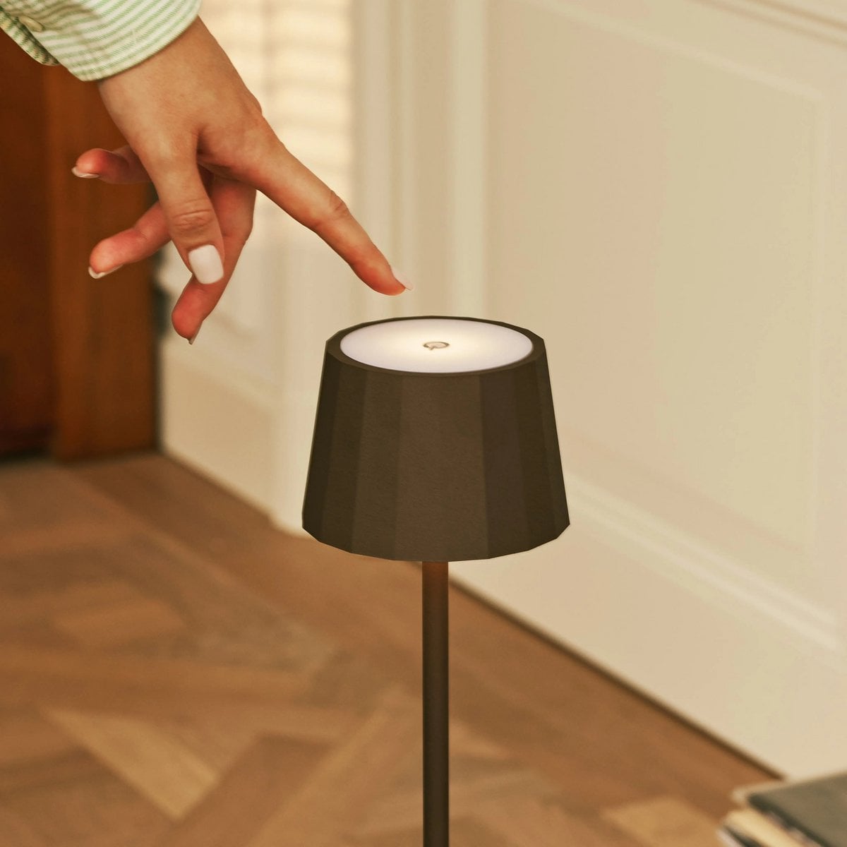 William Mocha Brown genopladelig bordlampe
