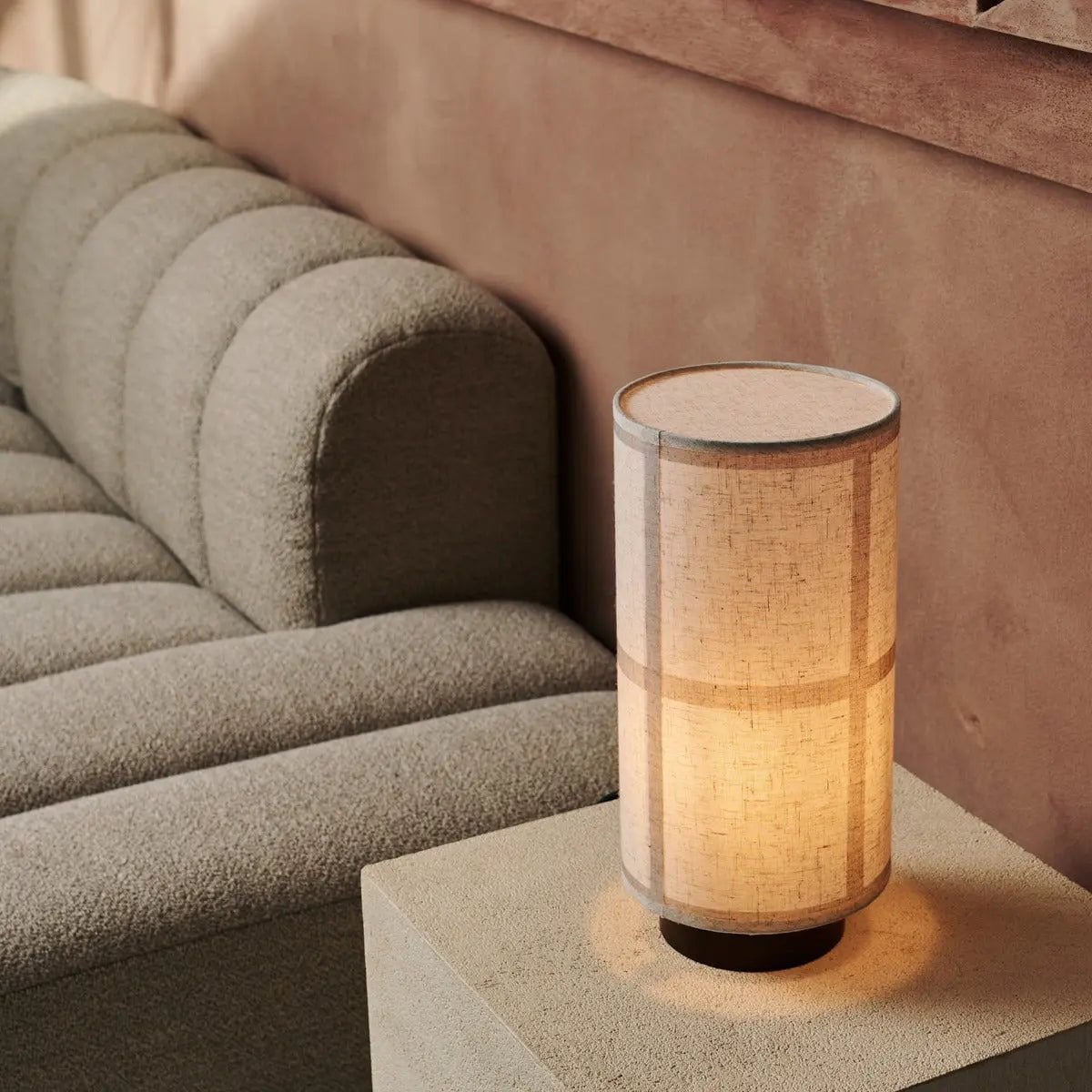 Sakura Mørkebrun Bordlampe | Linenmix skærm & stilfuld belysning