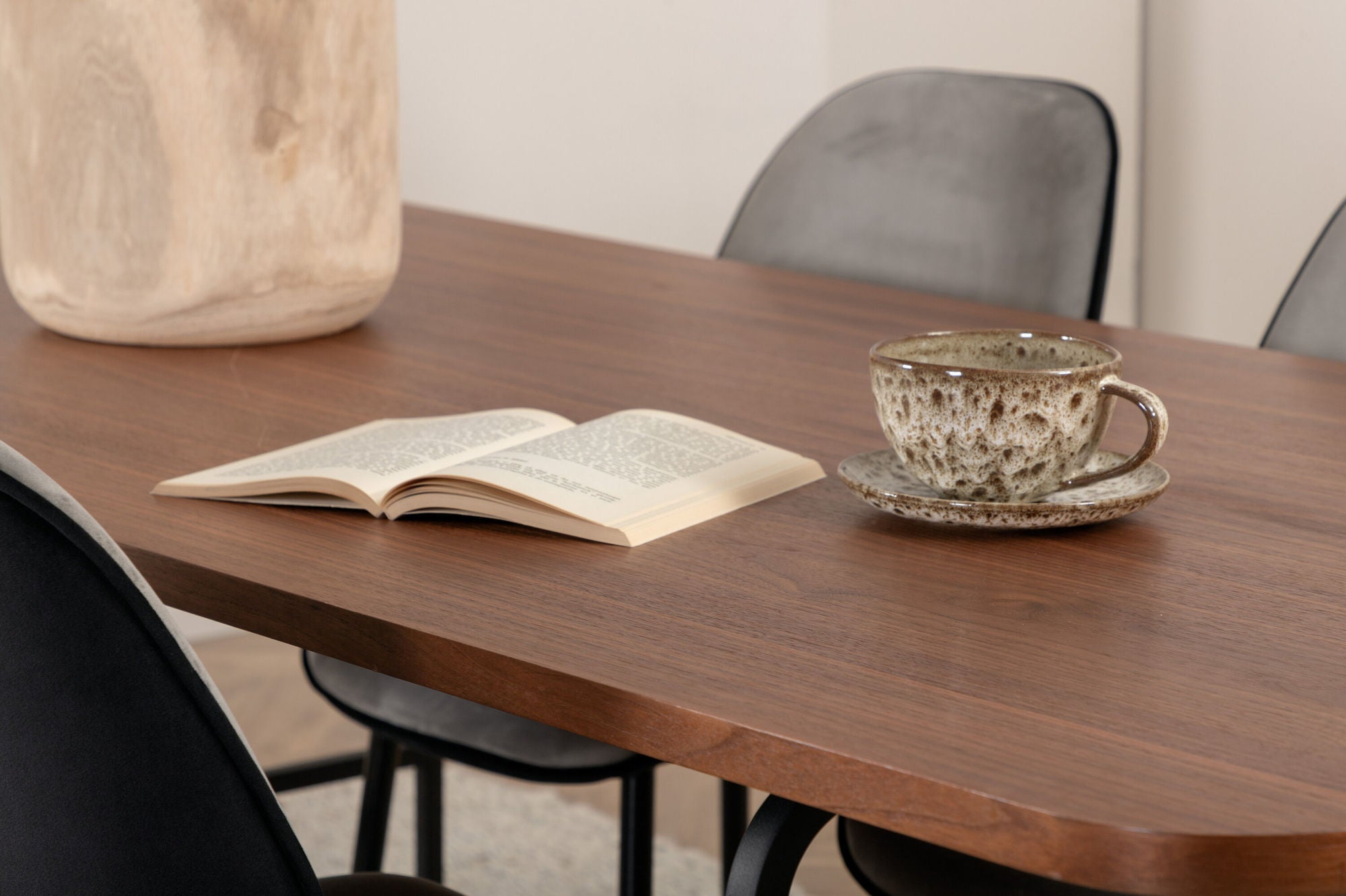 Venture Home Uno spisebord - Black / Walnut Veneer+Emma stol - Black / Black and Light Grey Black Velvet in Back Grey Velvet in front_6