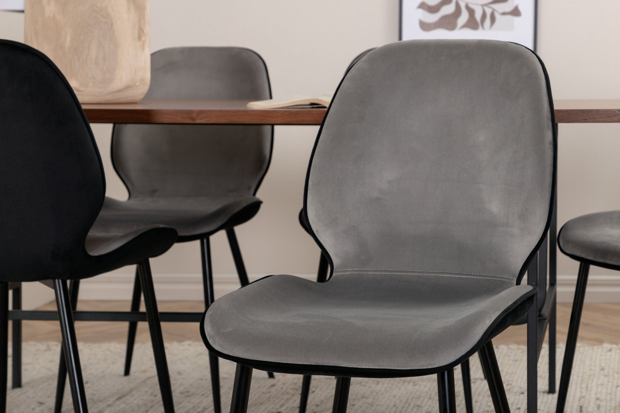 Venture Home Uno spisebord - Black / Walnut Veneer+Emma stol - Black / Black and Light Grey Black Velvet in Back Grey Velvet in front_6