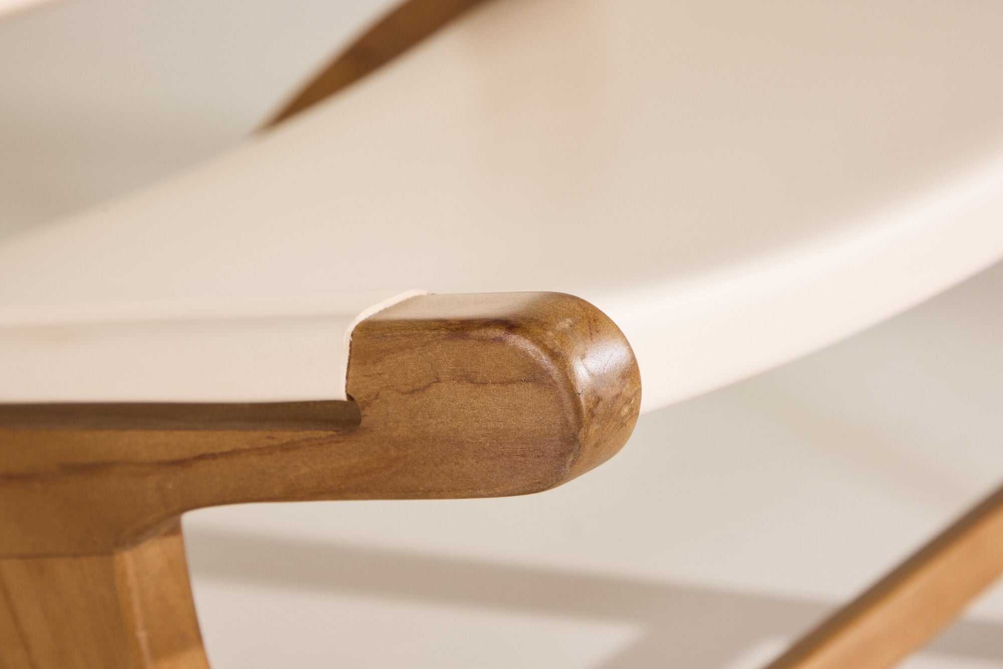 Vind Rike Lounge stol - Teak / Cream PU Leather