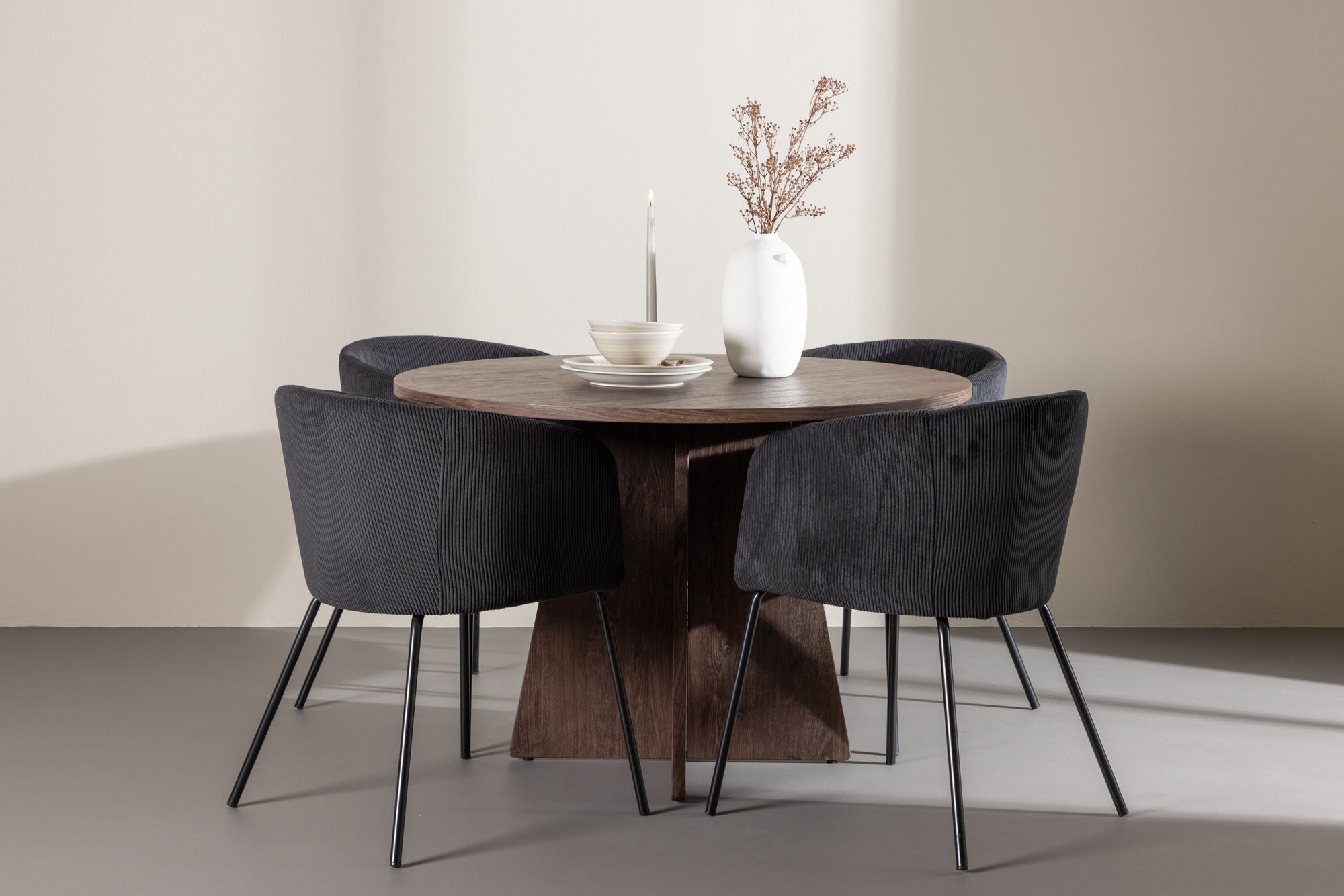 Venture Home Bootcut spisebord with Berit Spisebordsstol