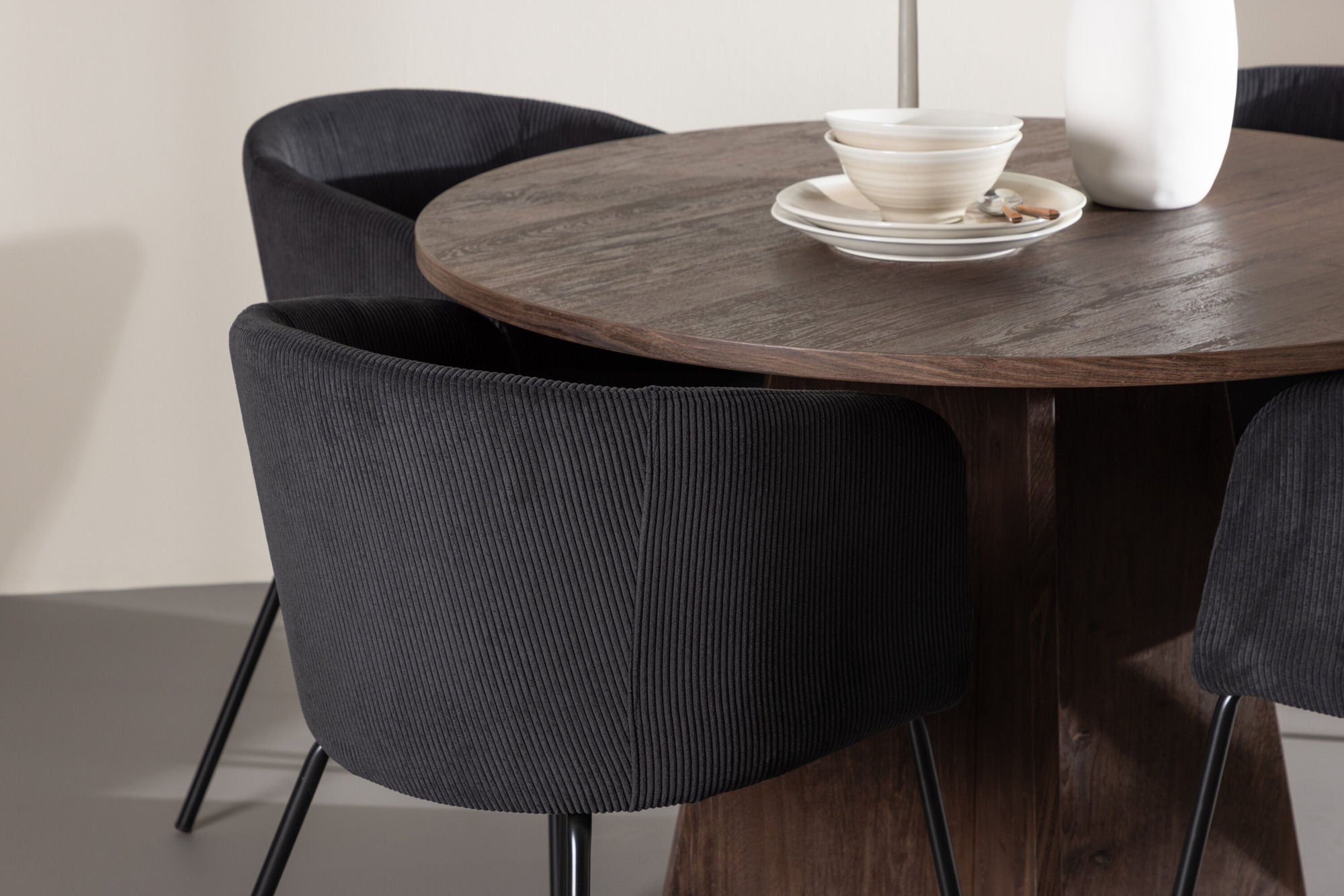 Venture Home Bootcut spisebord with Berit Spisebordsstol