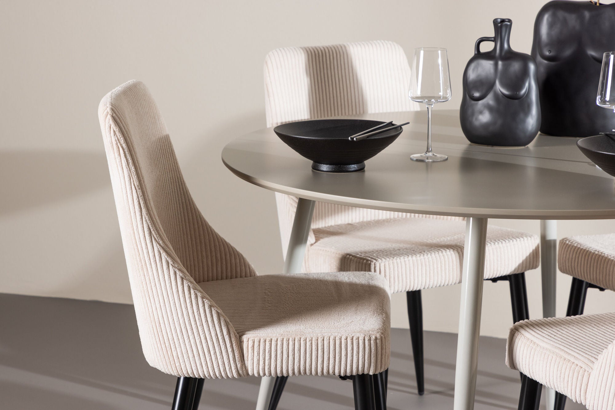 Venture Home Plaza spisebord with Leone Spisebordsstol