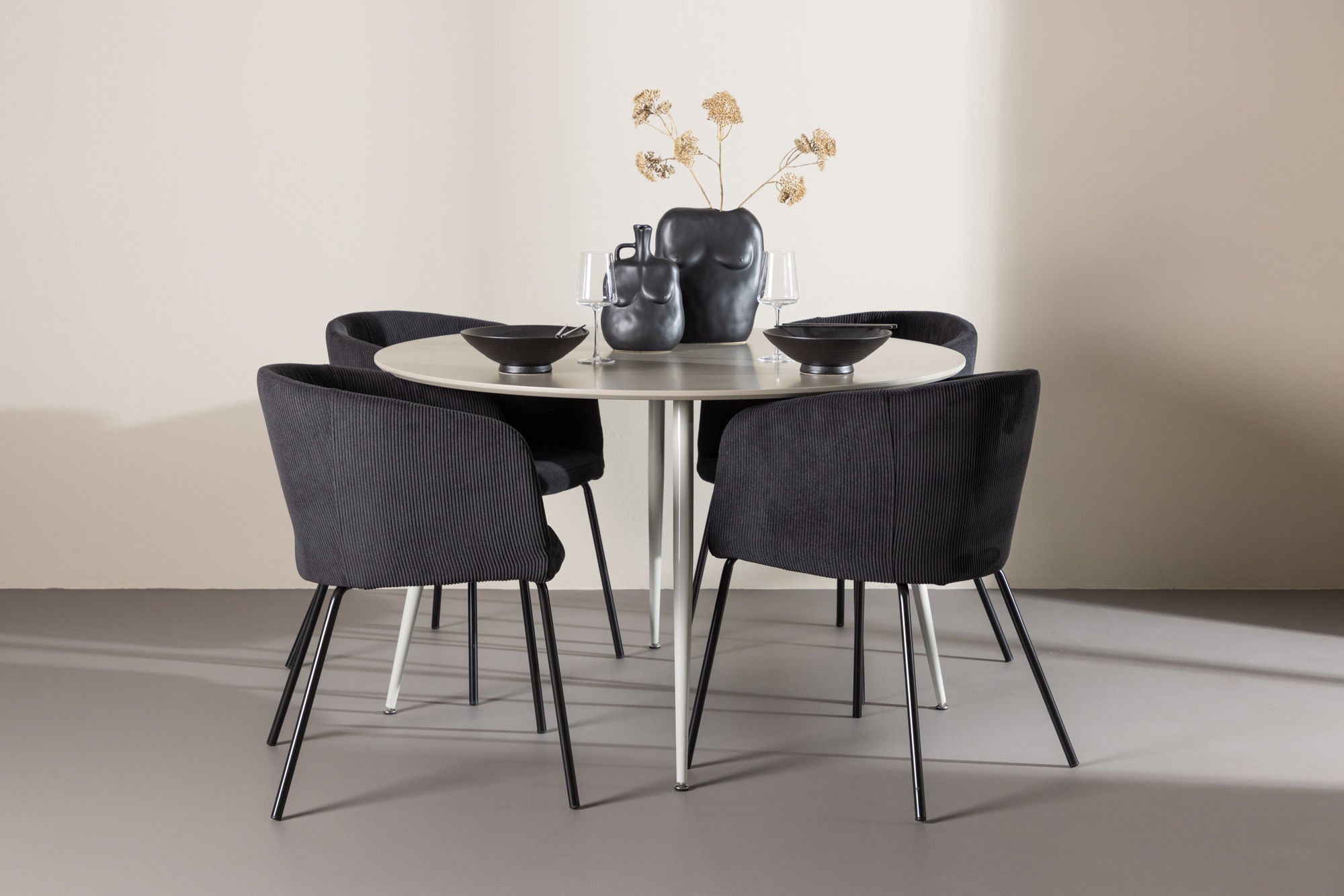 Venture Home Plaza spisebord with Berit Spisebordsstol