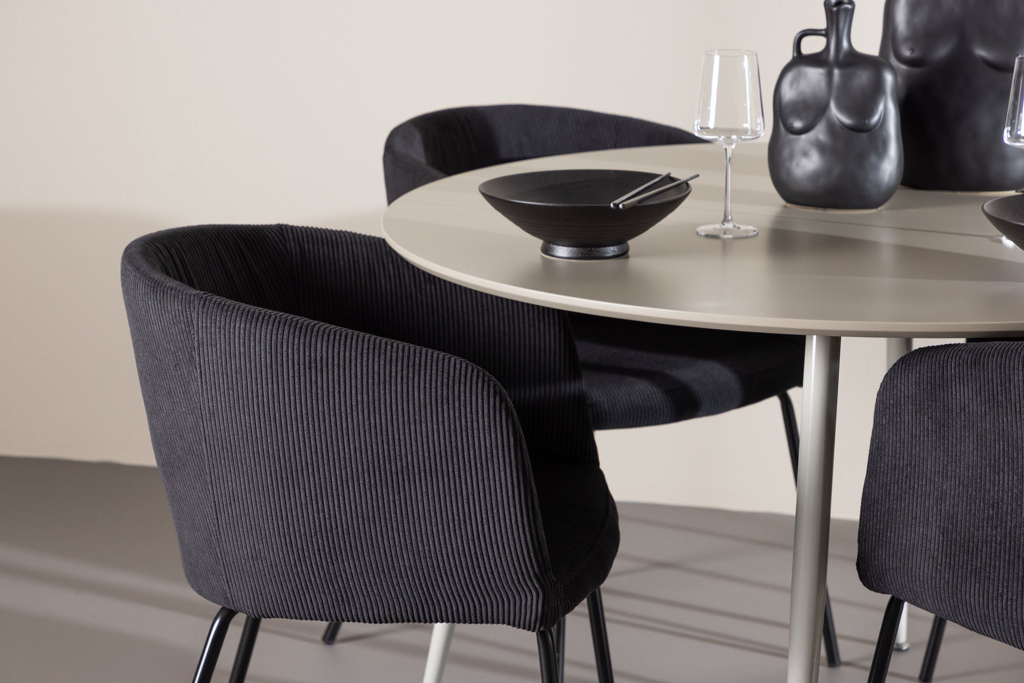 Venture Home Plaza spisebord with Berit Spisebordsstol