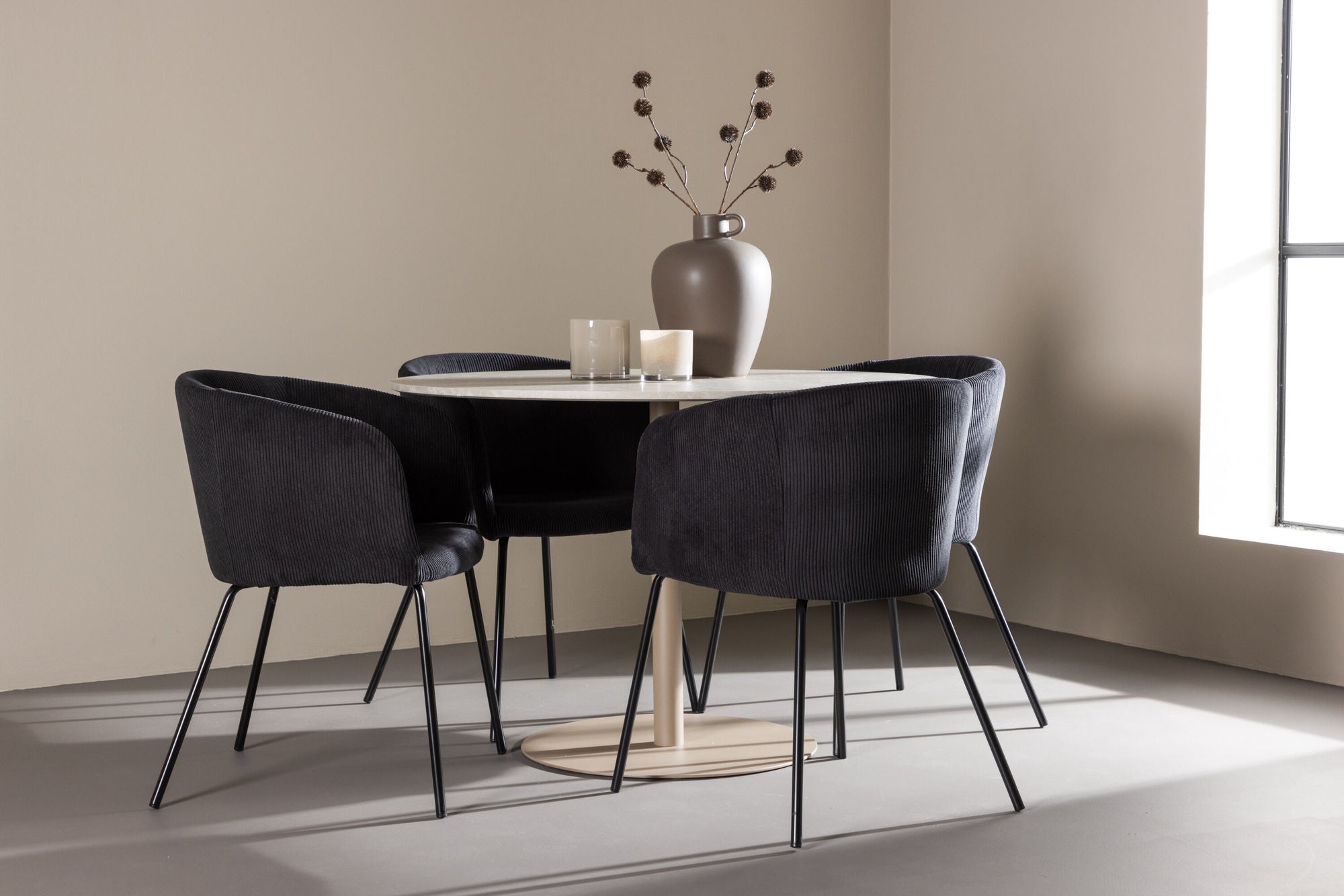 Venture Home Lycke spisebord with Berit Spisebordsstol