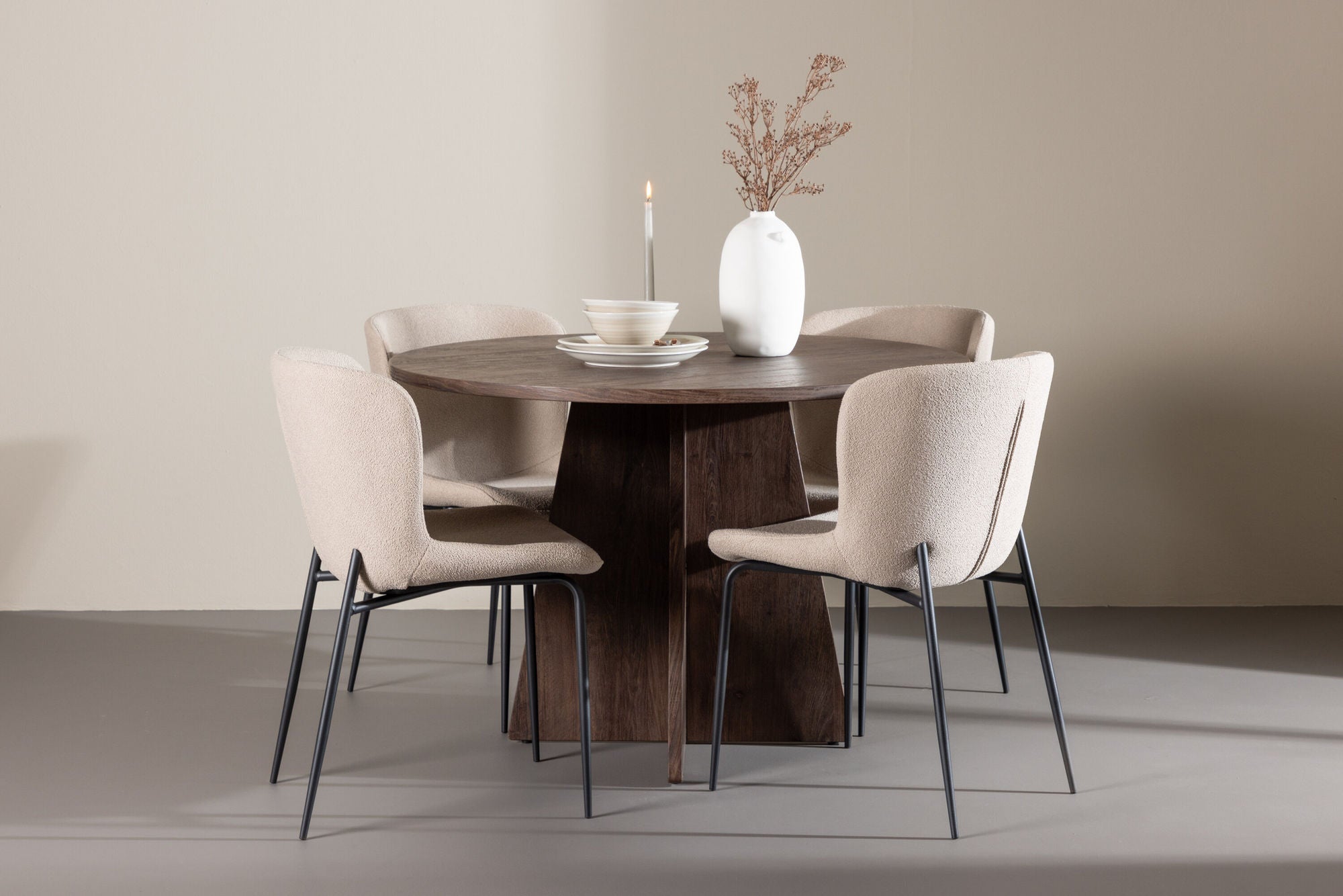 Venture Home Bootcut spisebord with Modesto Spisebordsstol