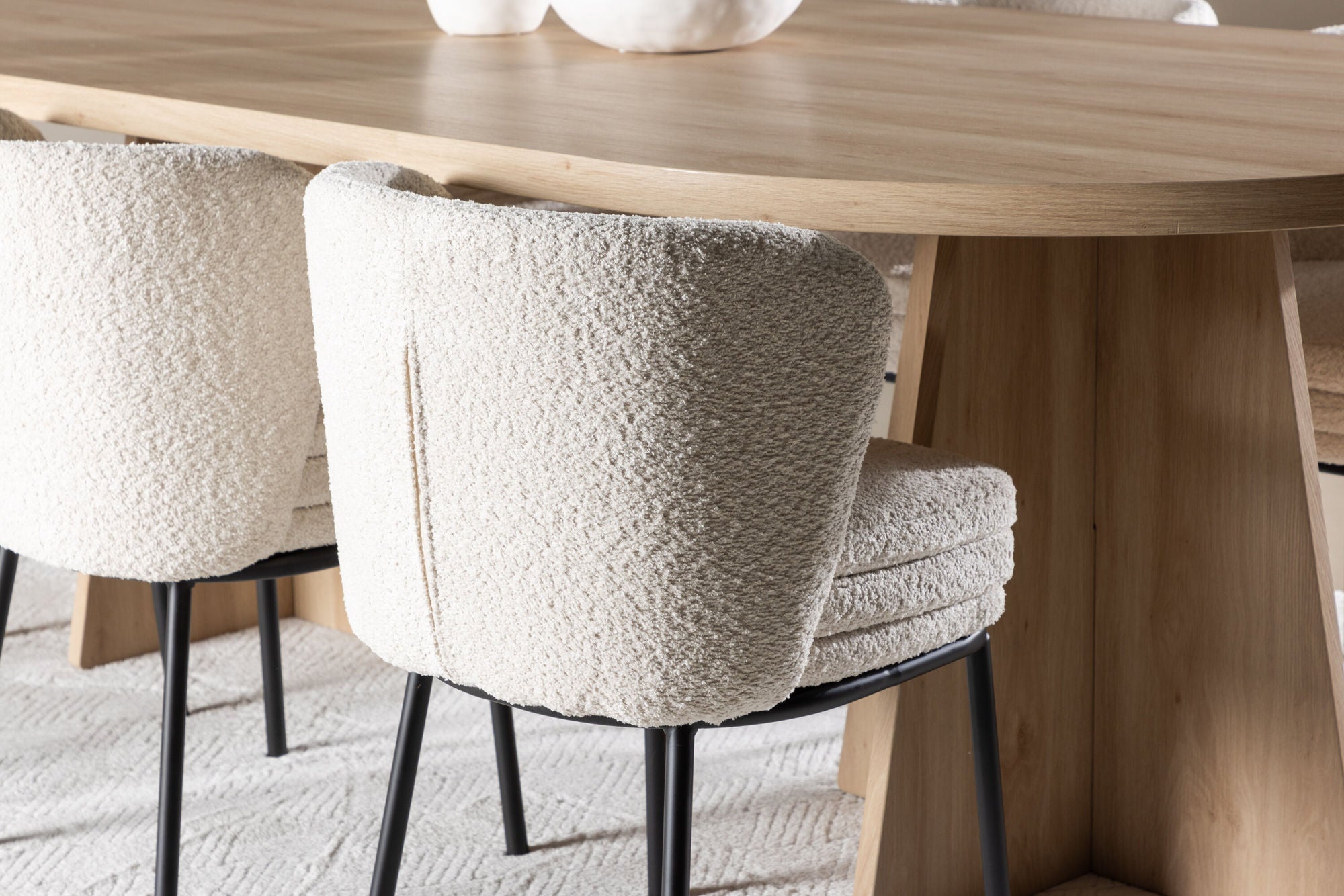 Venture Home Bootcut spisebord with Agnes Spisebordsstol
