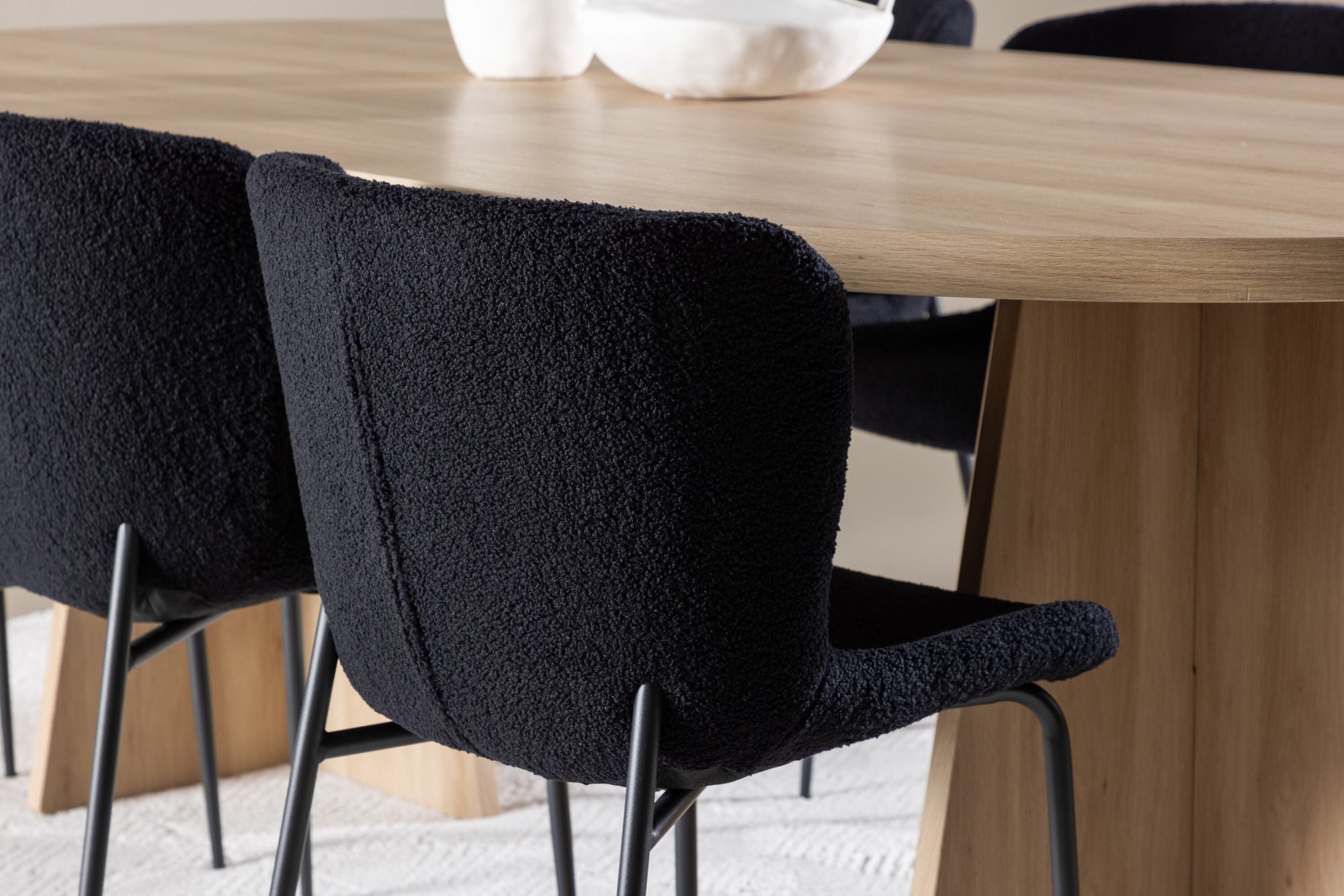 Venture Home Bootcut spisebord with Modesto Spisebordsstol