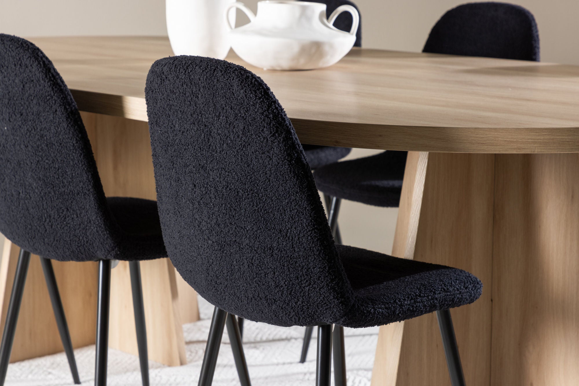 Venture Home Bootcut spisebord with Polar Spisebordsstol