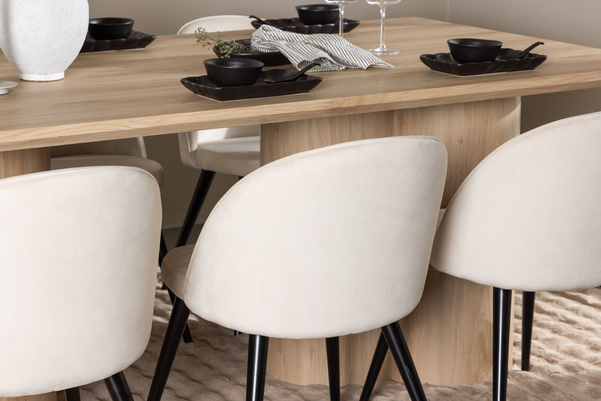 Venture Home Olivia spisebord with Velvet Spisebordsstol