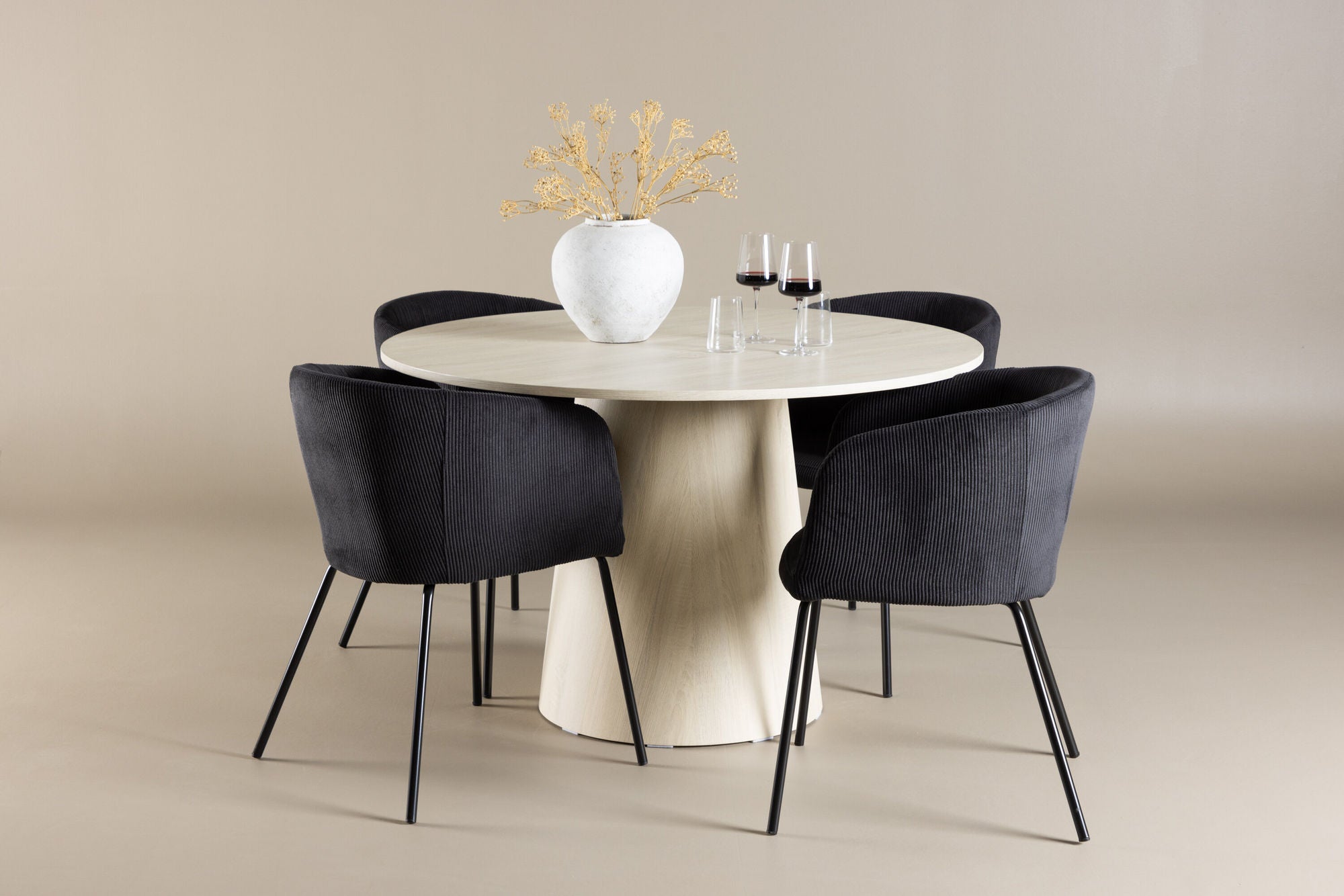 Venture Home Lanzo spisebord with Berit Spisebordsstol