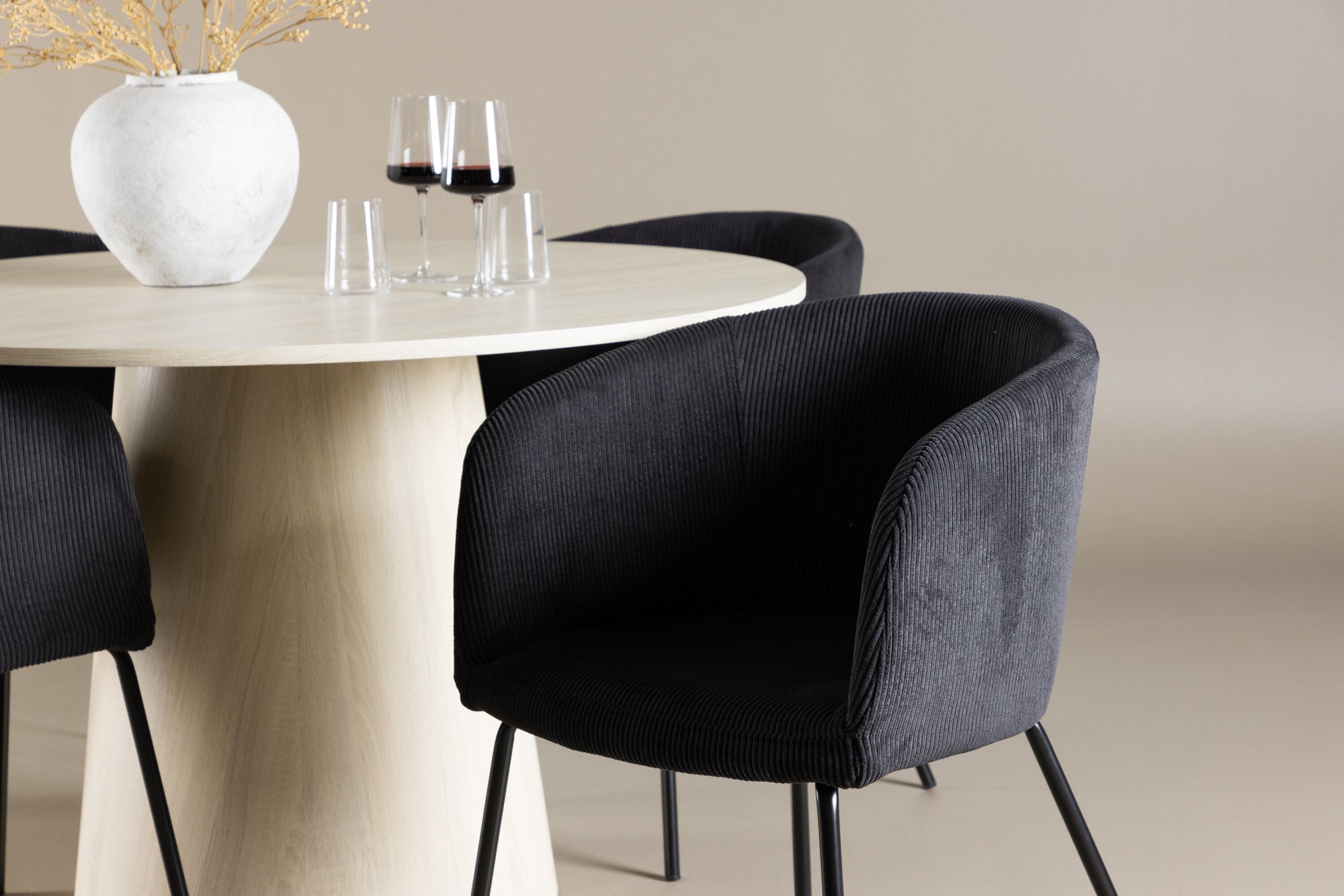 Venture Home Lanzo spisebord with Berit Spisebordsstol