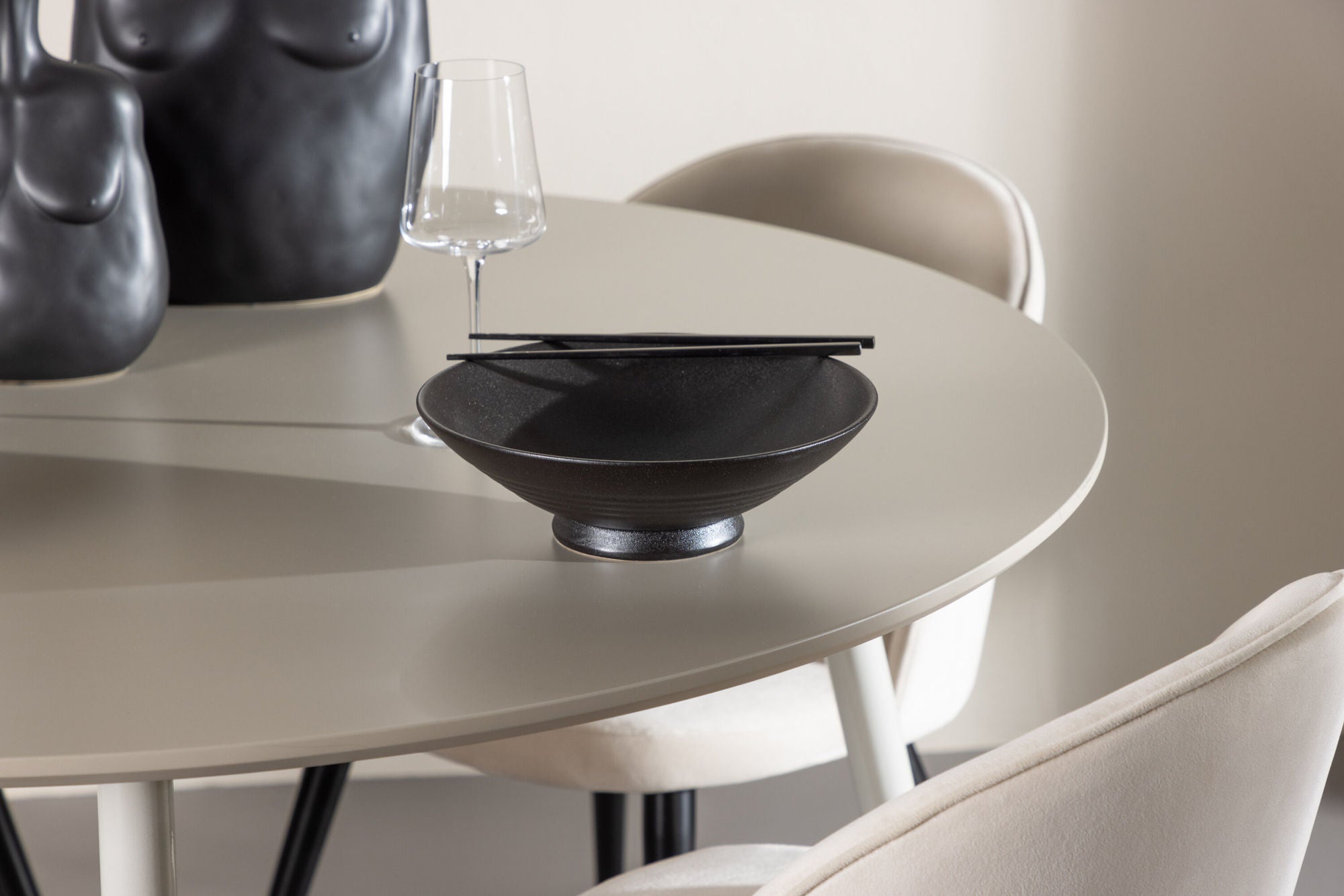 Venture Home Plaza spisebord with Velvet Spisebordsstol