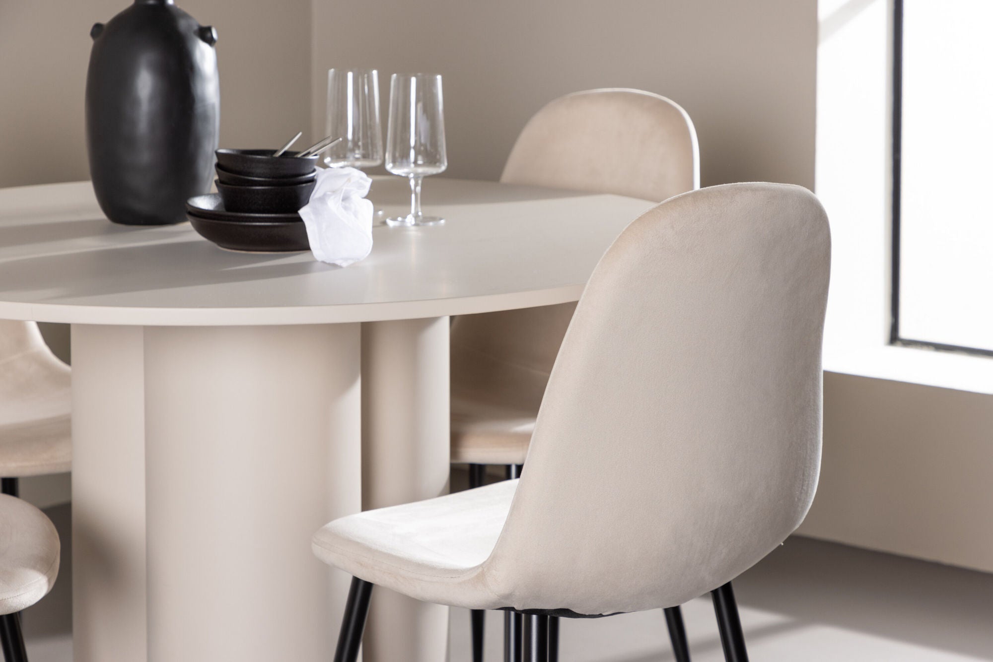 Venture Home Olivia spisebord with Polar Spisebordsstol