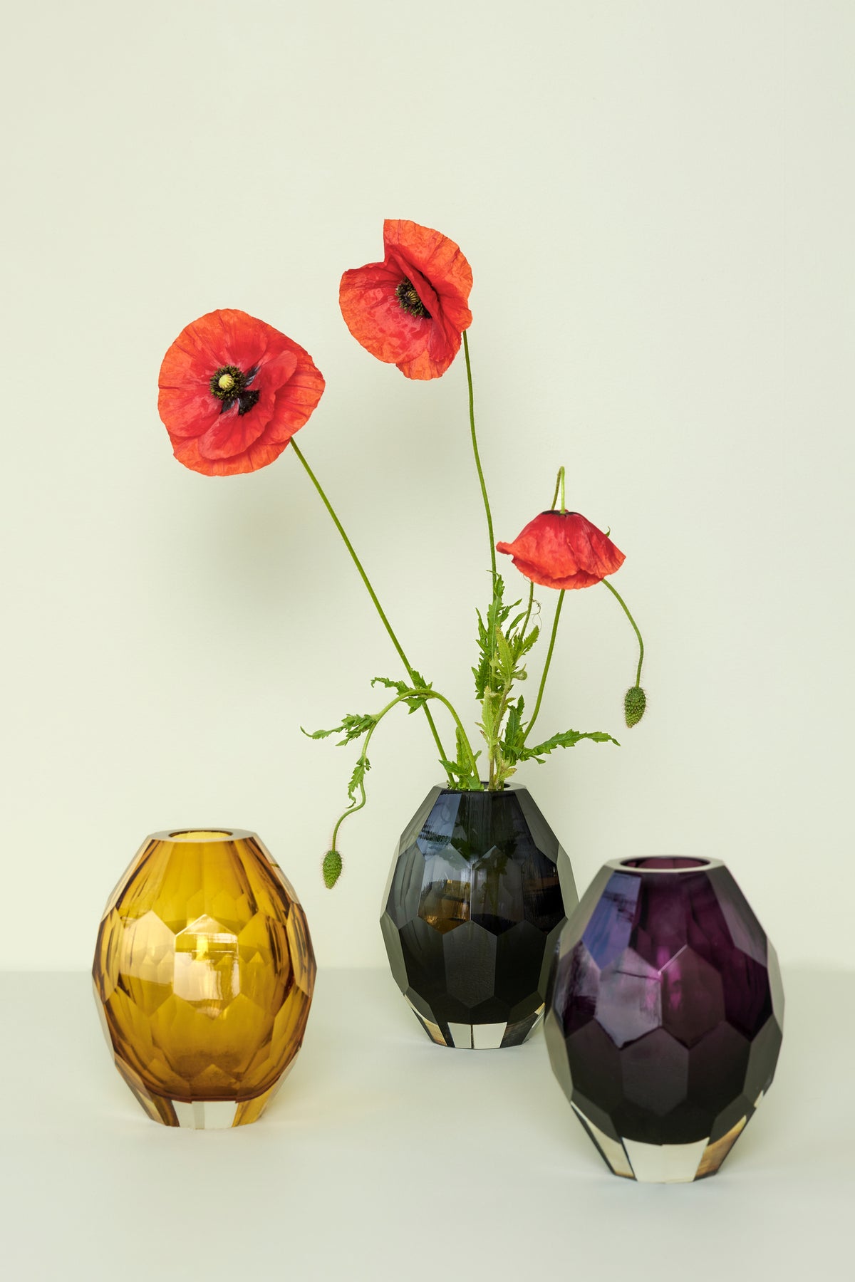 Facetteret vase bordeaux