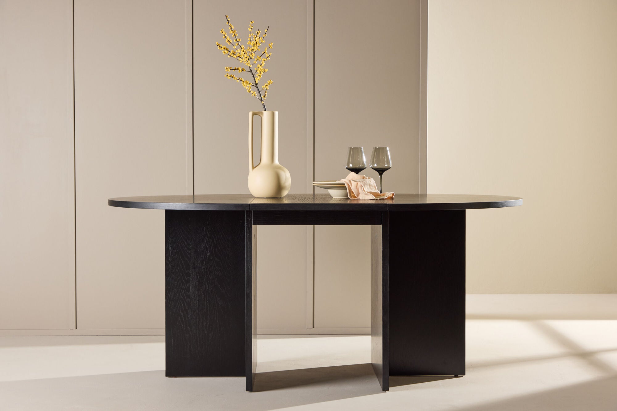 Venture Home Strada spisebord 120/170 x120x74 cm - Black / Oak Veneer