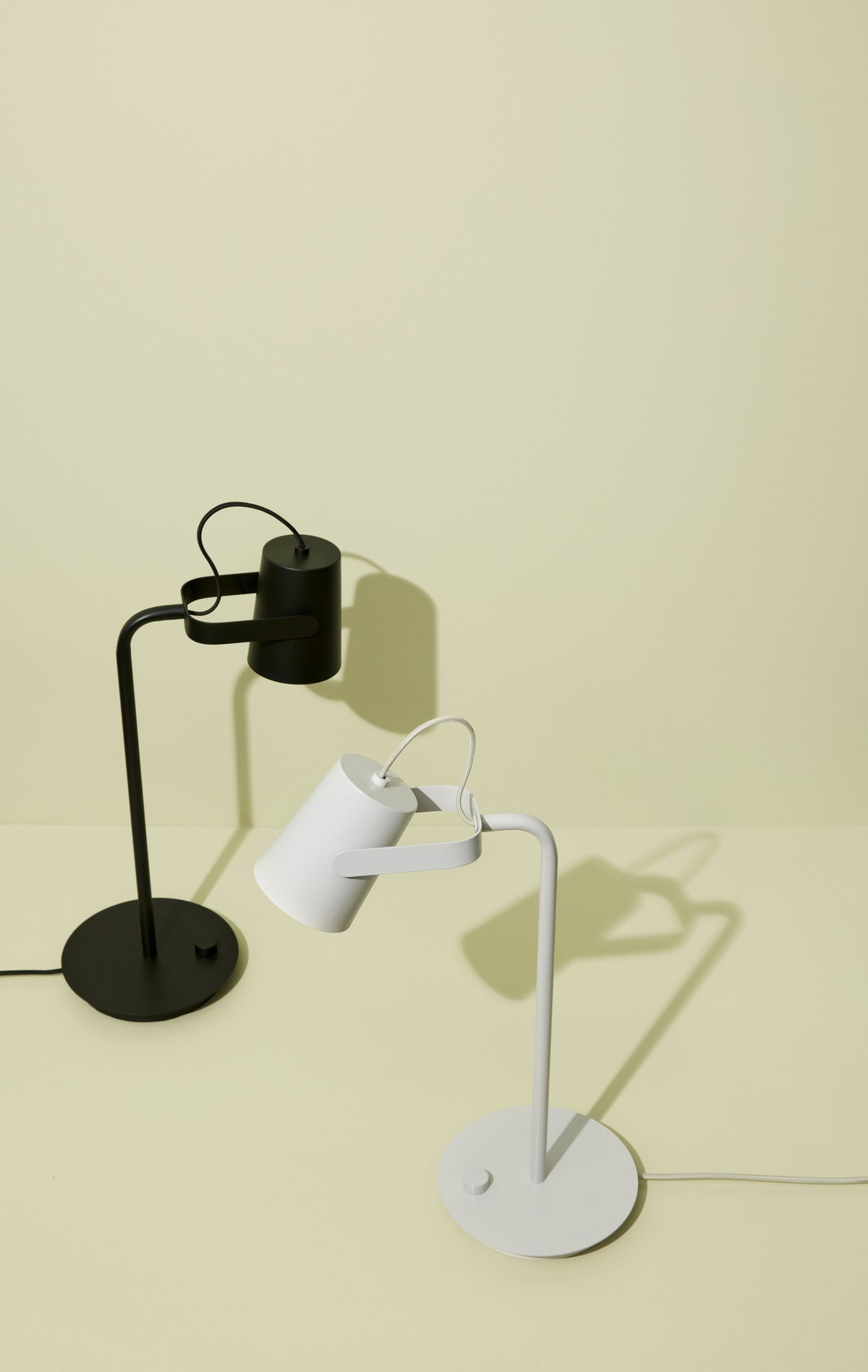 Ardent bordlampe lysegrå