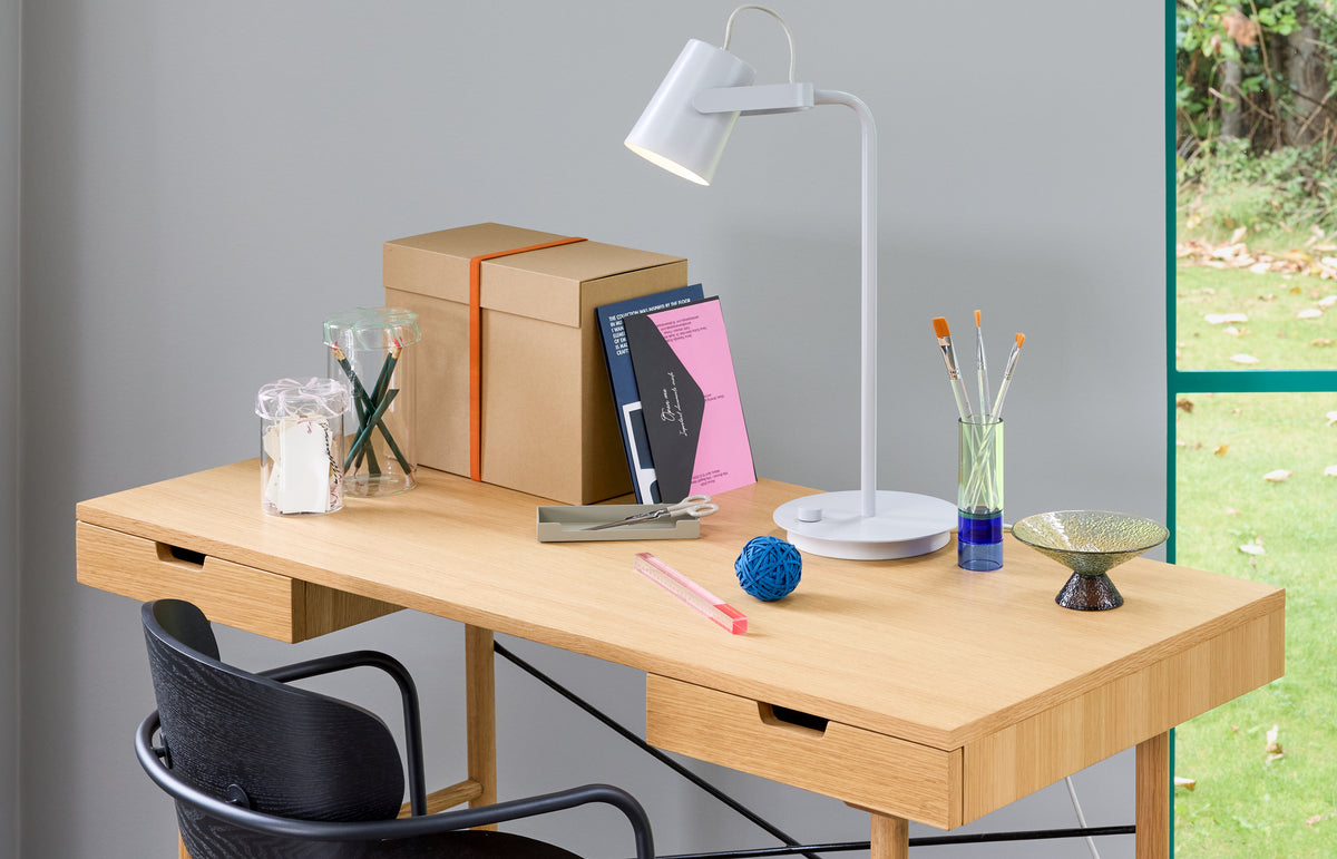 Ardent bordlampe lysegrå