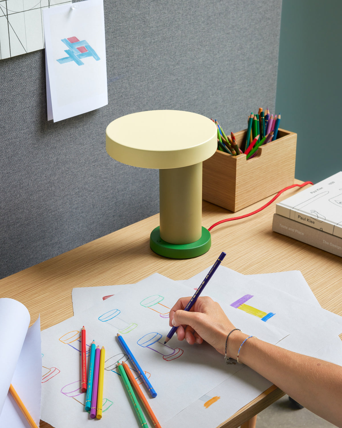 Magisk bordlampe grøn/oliven