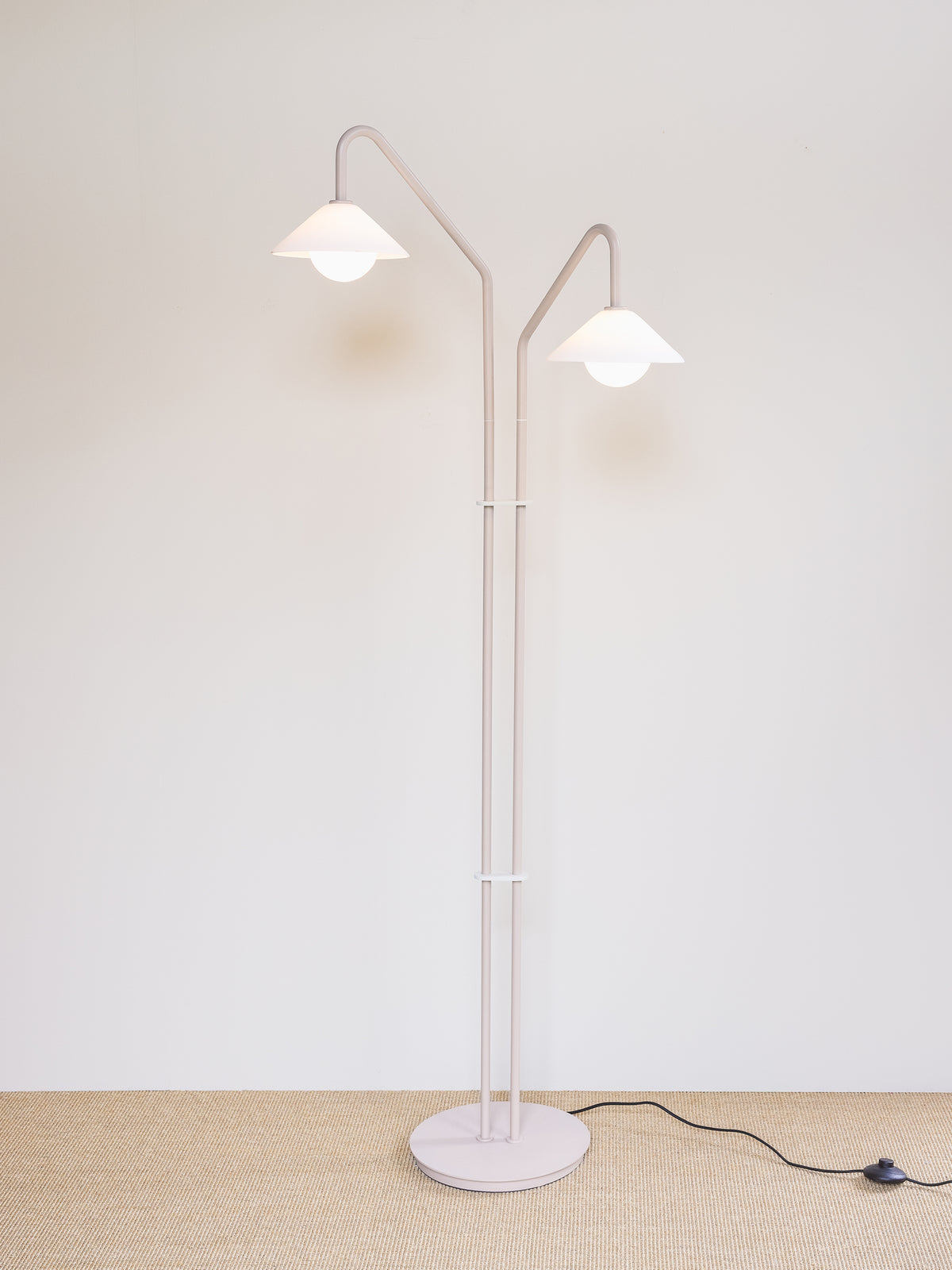 Como gulvlampe beige