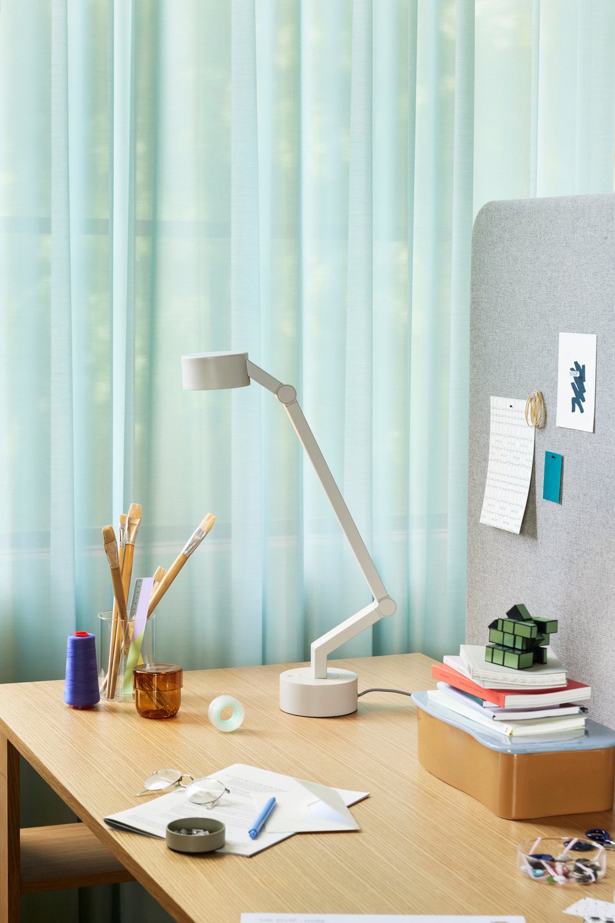 Verve bordlampe lysegrå