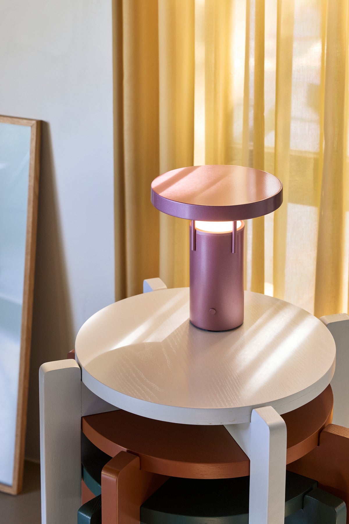 BringMe mini bærbar bordlampe metallic lyserød
