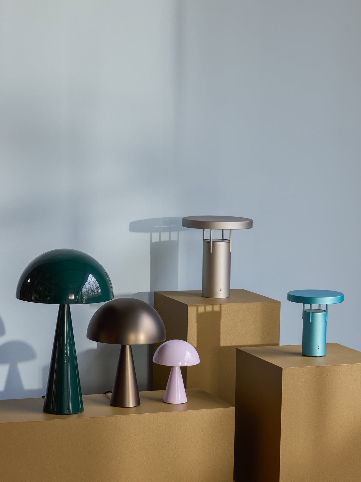 BringMe bærbar bordlampe metallisk sand
