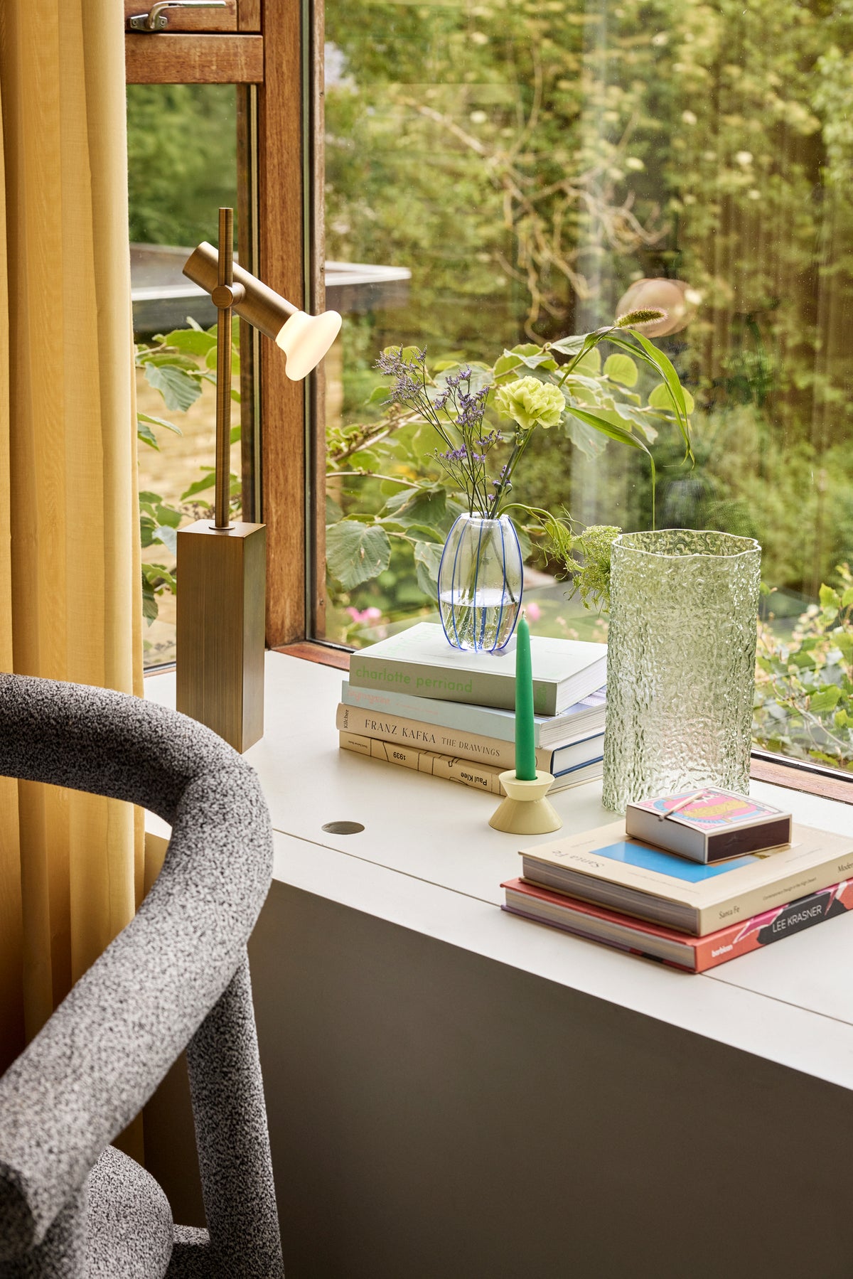 Sæt bordlampe i bruneret messing