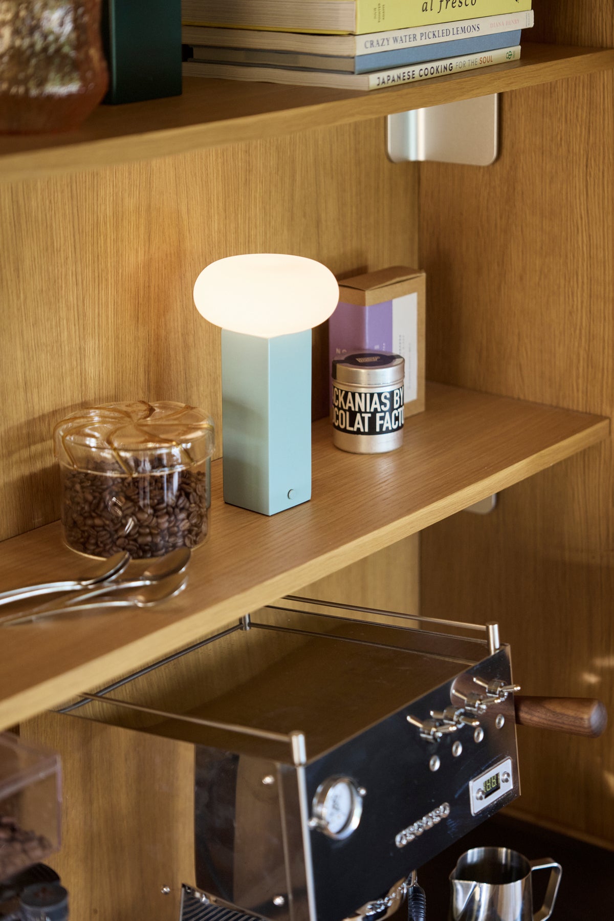 Lav bærbar blå bordlampe