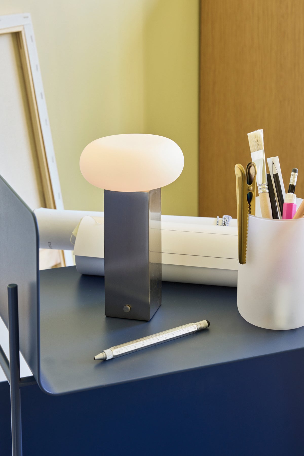 Lav bærbar bordlampe i nikkel