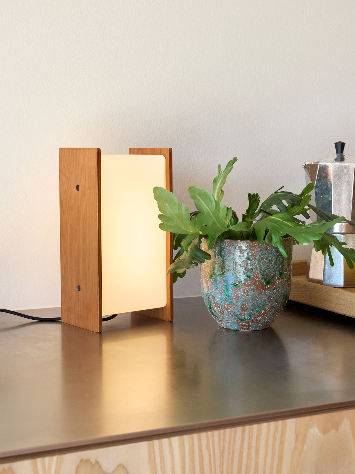 Sabi bordlampe i egetræ