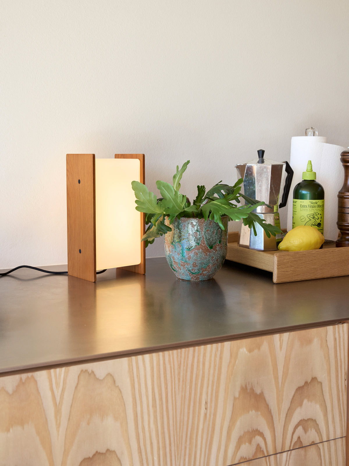 Sabi bordlampe i egetræ