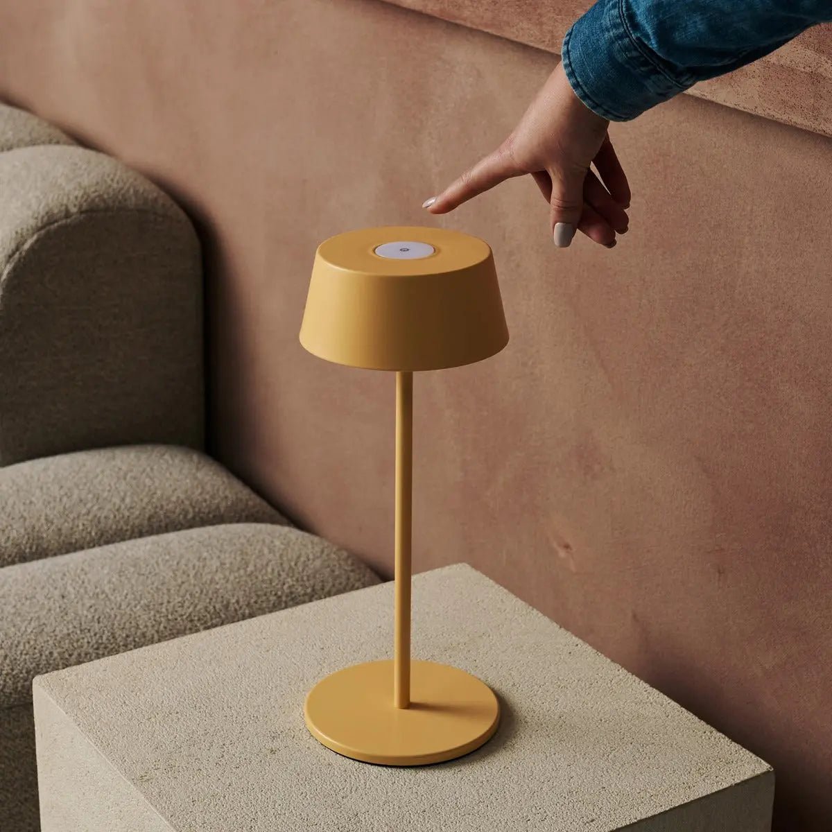 Hugo Amber Gul Genopladelig Bordlampe